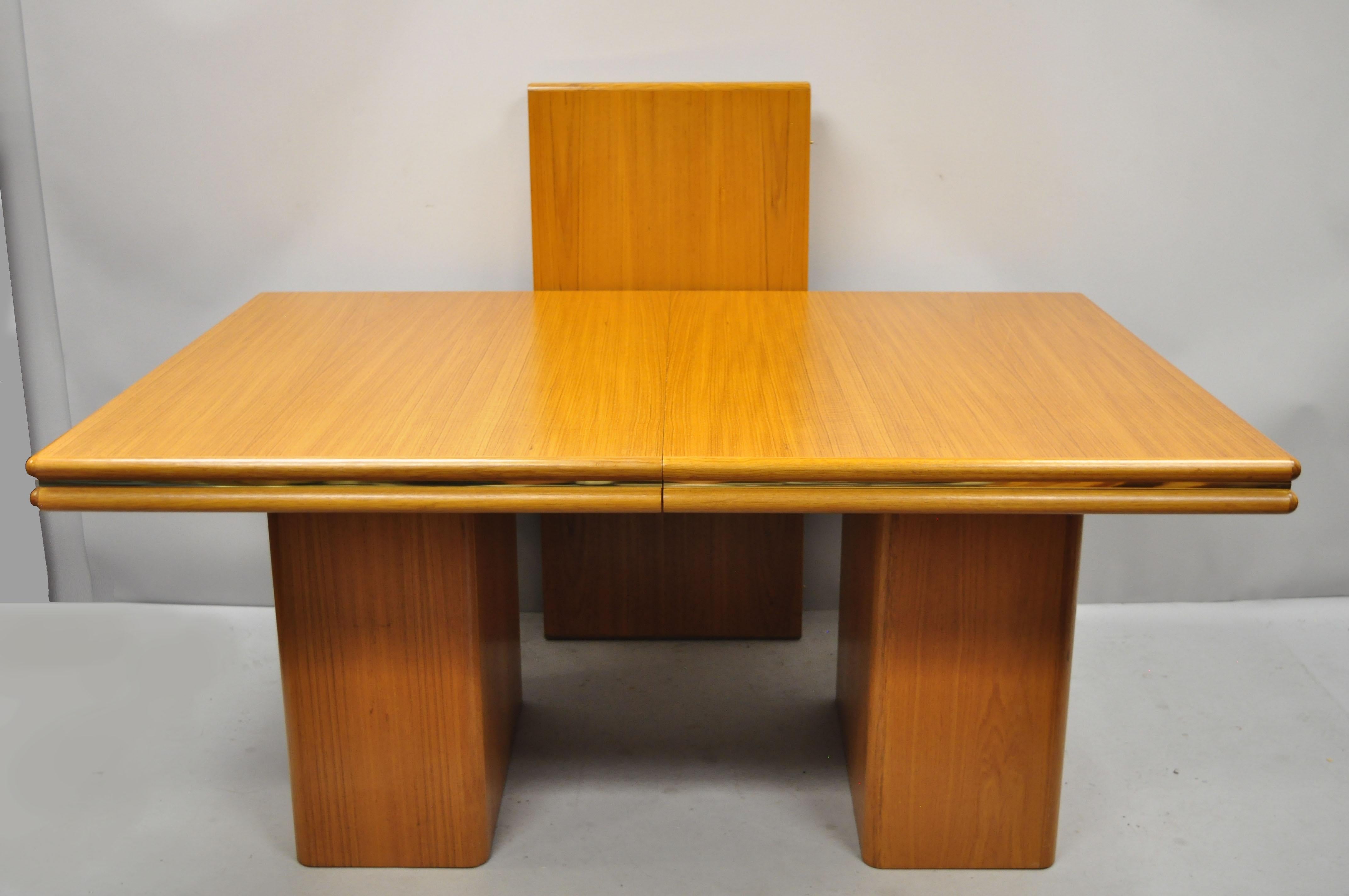 Sannemann midcentury Danish modern teak double pedestal dining room table. Item features (1) 21