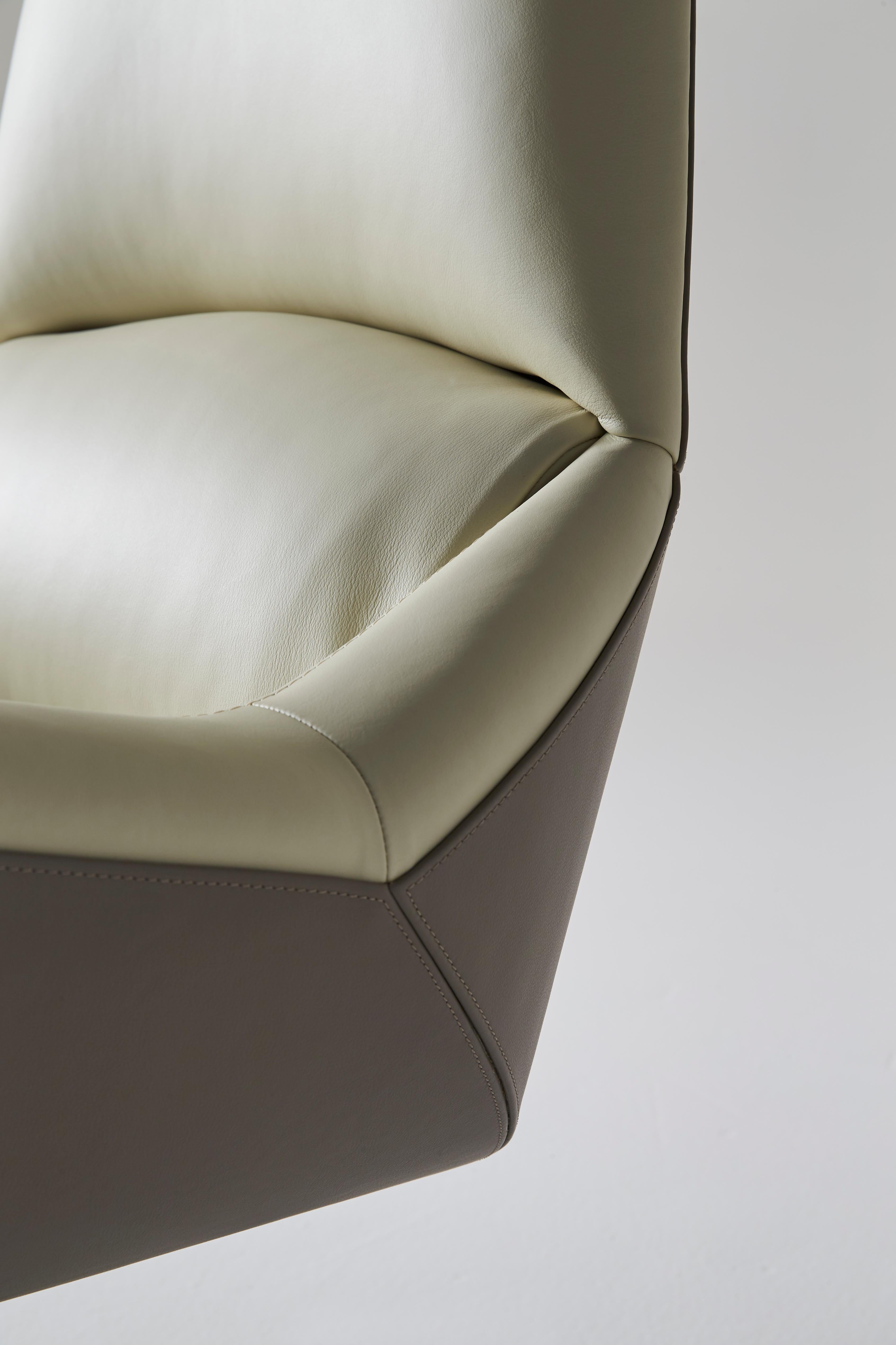 Sanremo Leder-Chefsessel mit höhenverstellbarem Drehfuß (Handgefertigt) im Angebot