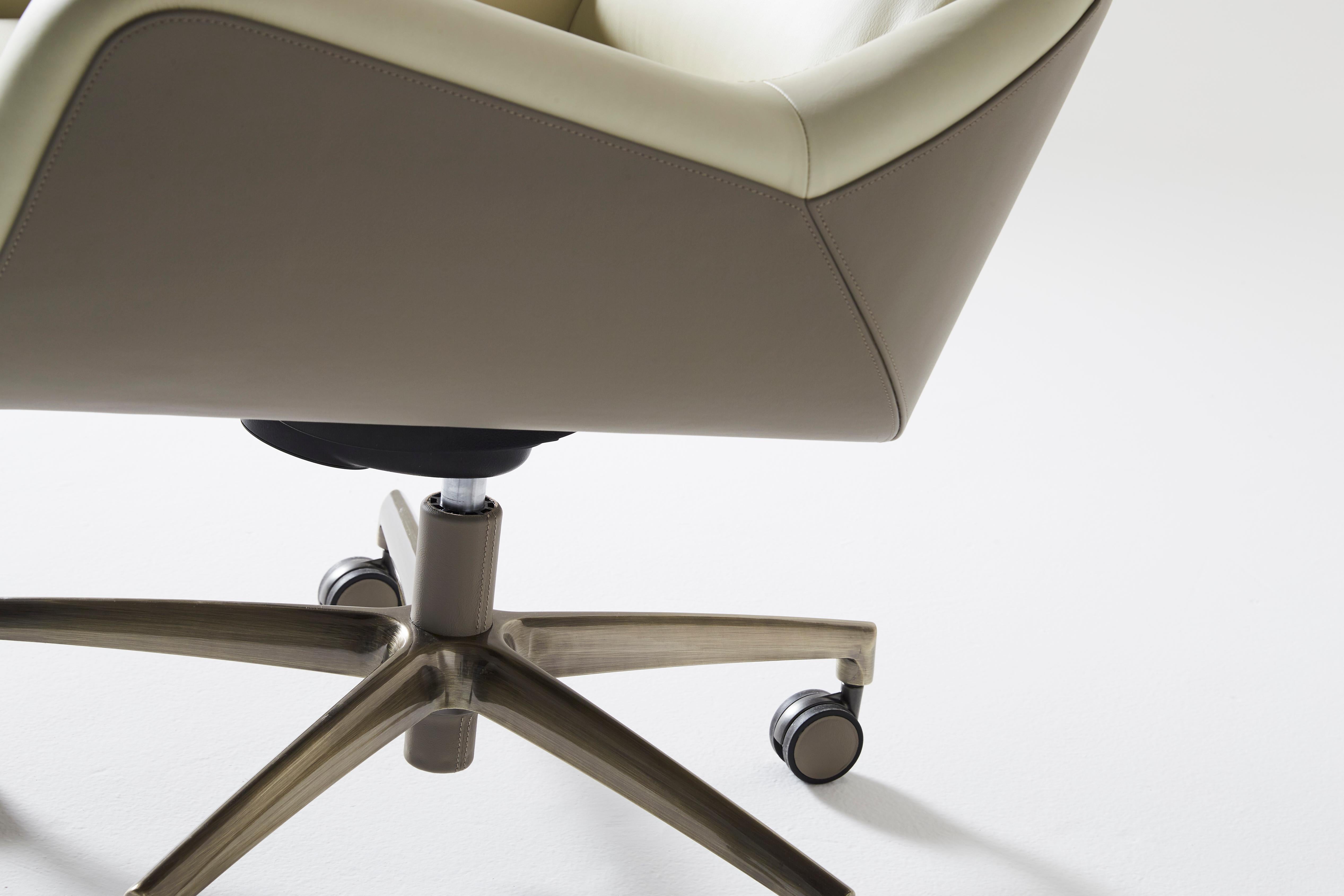 Sanremo Leder-Chefsessel mit höhenverstellbarem Drehfuß im Zustand „Neu“ im Angebot in Seregno, IT