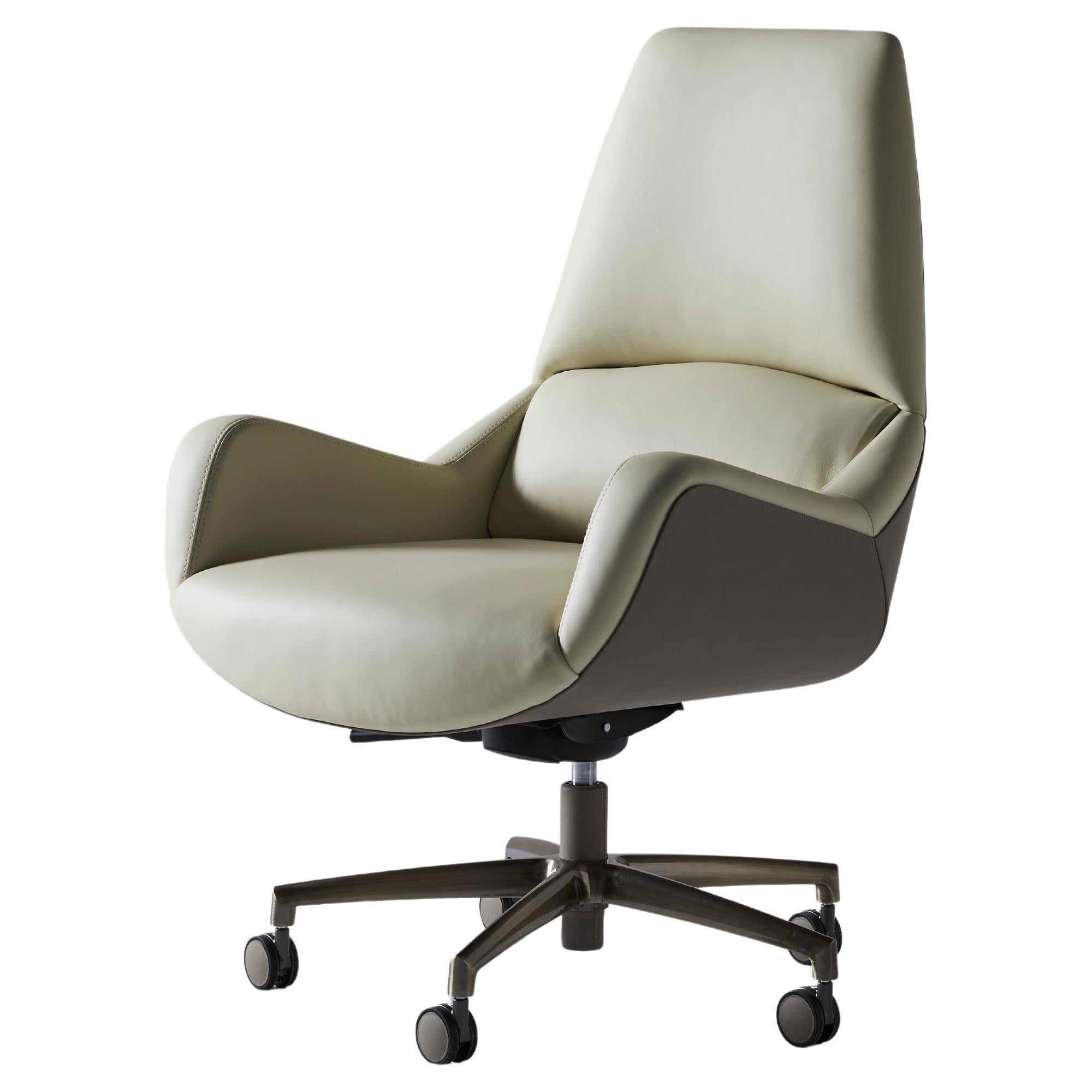 Sanremo Leder-Chefsessel mit höhenverstellbarem Drehfuß im Angebot