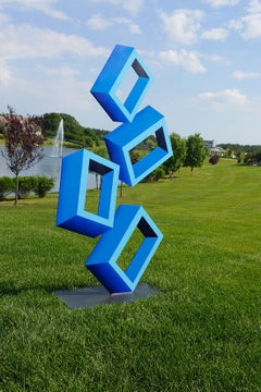 4 große blaue Boxen:: Illusions-Skulptur für den Außenbereich:: Aluminium und Emaille:: 60 x 30 Zoll