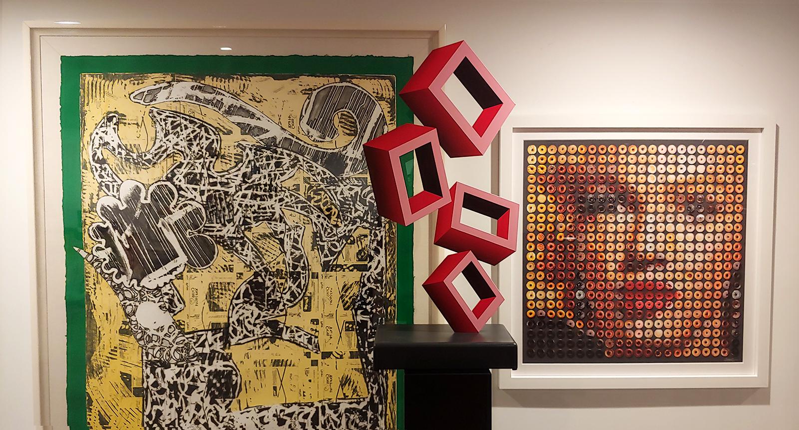 „4 große rote Schachteln“  42 hohe Illusion-Skulptur, Aluminium und Emaille – Sculpture von Sanseviero