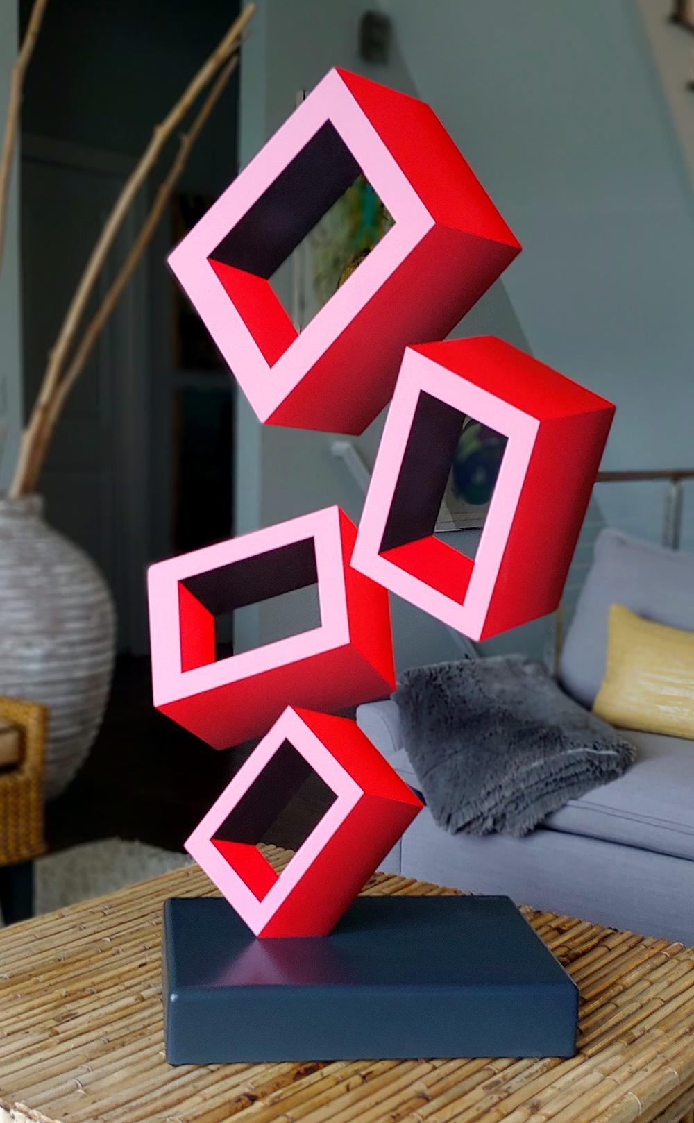 „4 große rote Schachteln“  42 hohe Illusion-Skulptur, Aluminium und Emaille (Geometrische Abstraktion), Sculpture, von Sanseviero