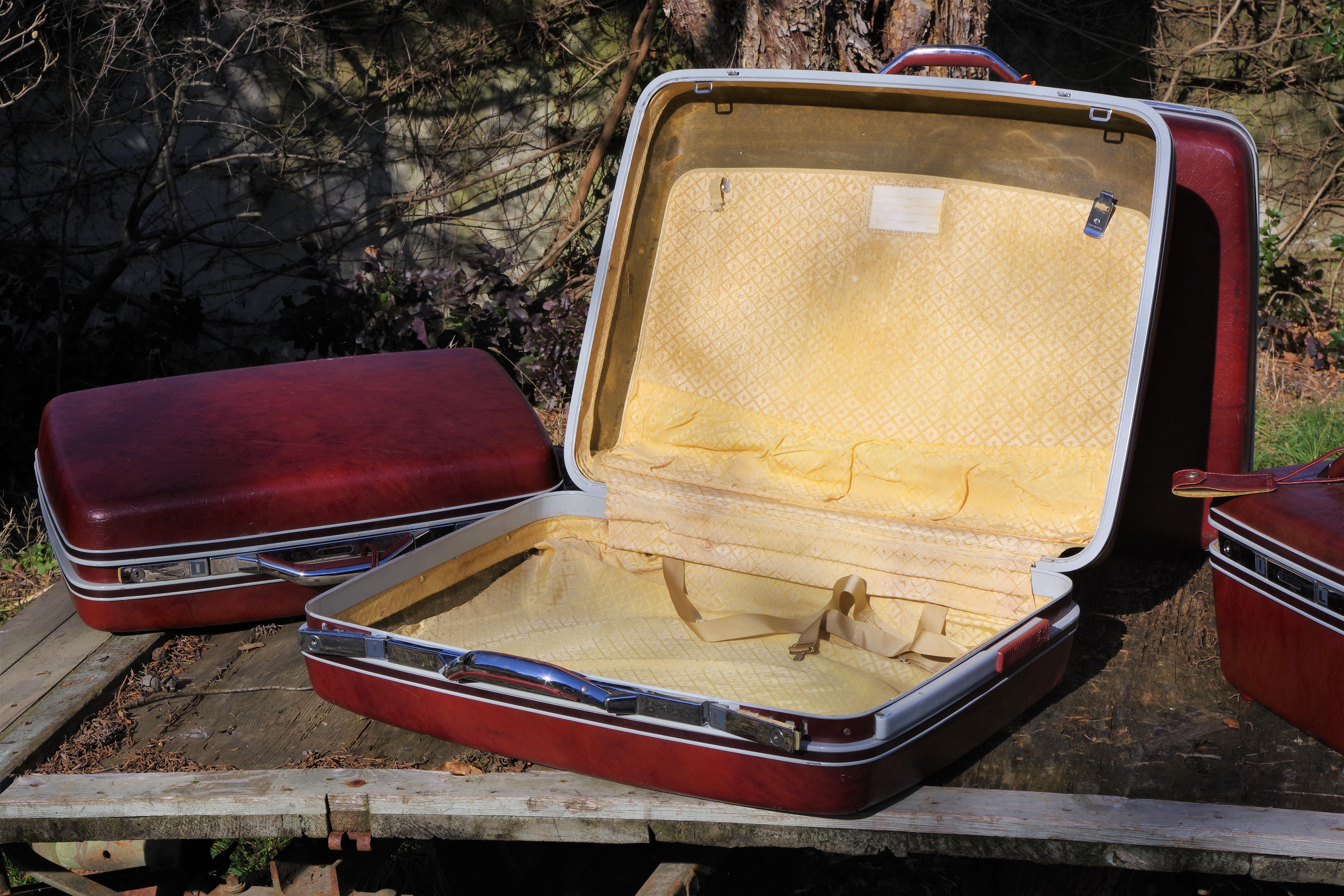 Sansonite 1970s Stiff Suitcases In Fair Condition For Sale In Manzano, Friuli Venezia Giulia
