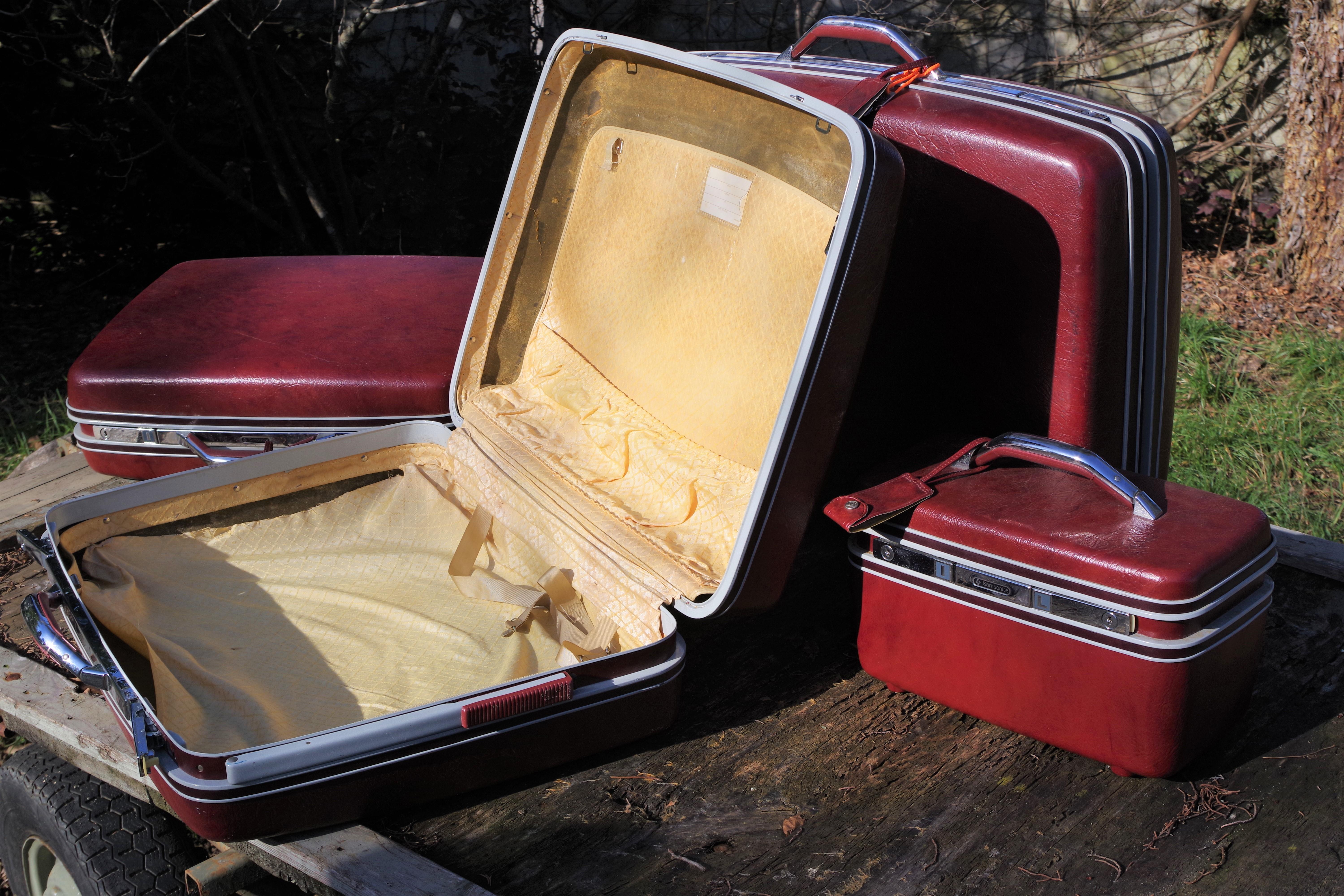 Late 20th Century Sansonite 1970s Stiff Suitcases For Sale