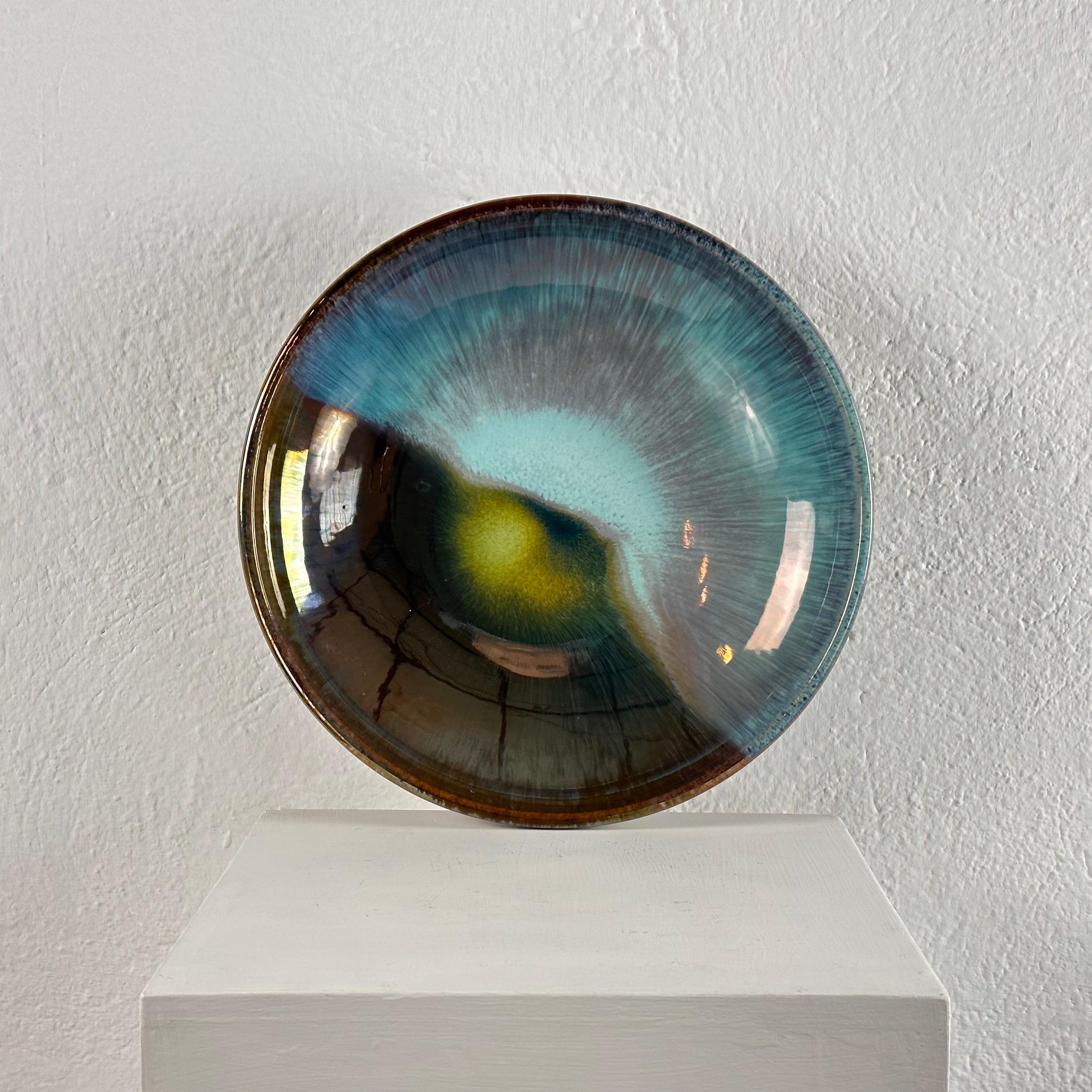 Sant'Andrea Faenza Ceramic Plate, Metallic Luster Finish, 1970s

Exquisite craftsmanship meets timeless elegance in this Sant'Andrea Faenza ceramic plate from the 1970s. Renowned for their artistry in ceramics, Sant'Andrea Faenza has created a