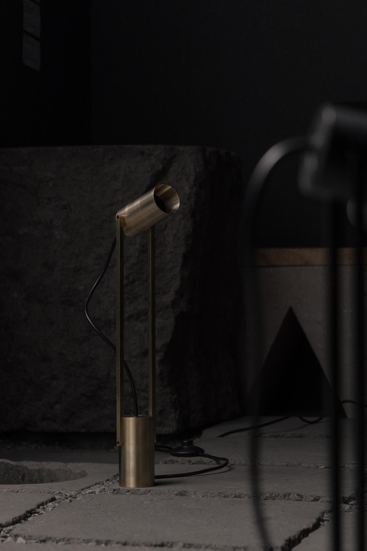 Lampe à poser Santa 56 en laiton vieilli par Nuumbra Neuf - En vente à Geneve, CH