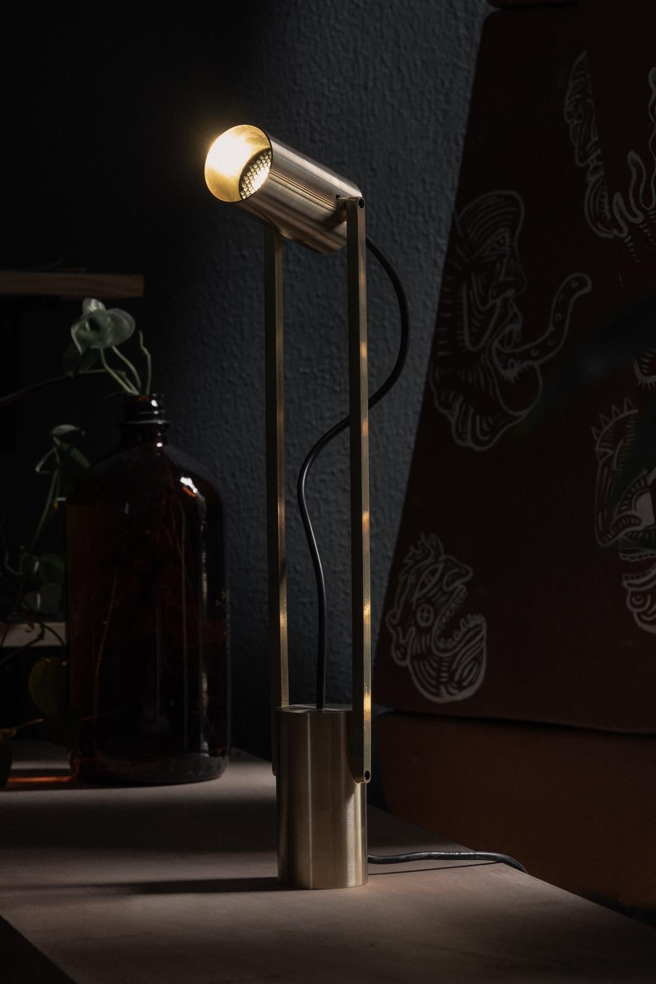 Laiton Lampe à poser Santa 56 en laiton vieilli par Nuumbra en vente