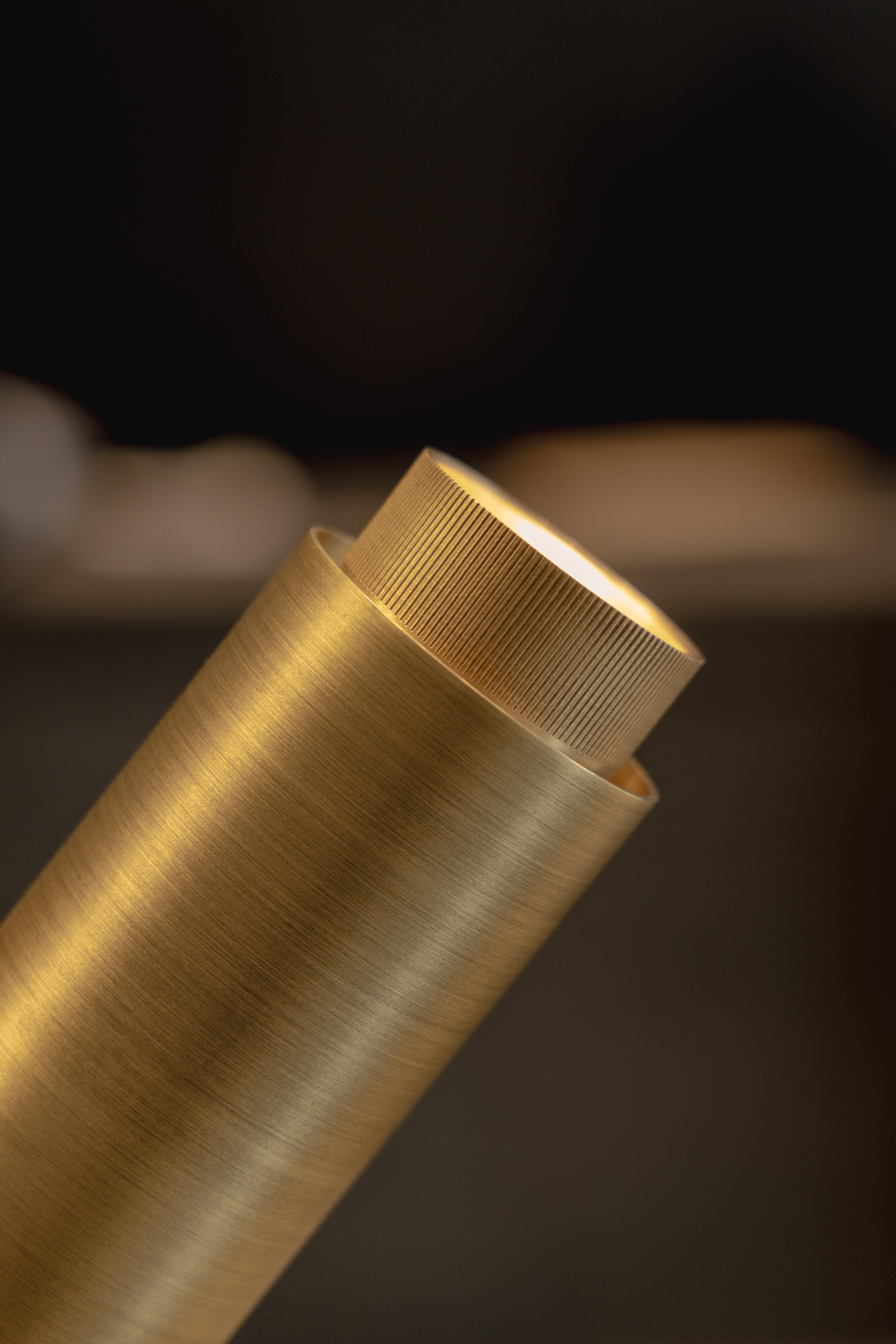 Wandleuchter Santa 63 aus Messing von Nuumbra im Zustand „Neu“ im Angebot in Geneve, CH