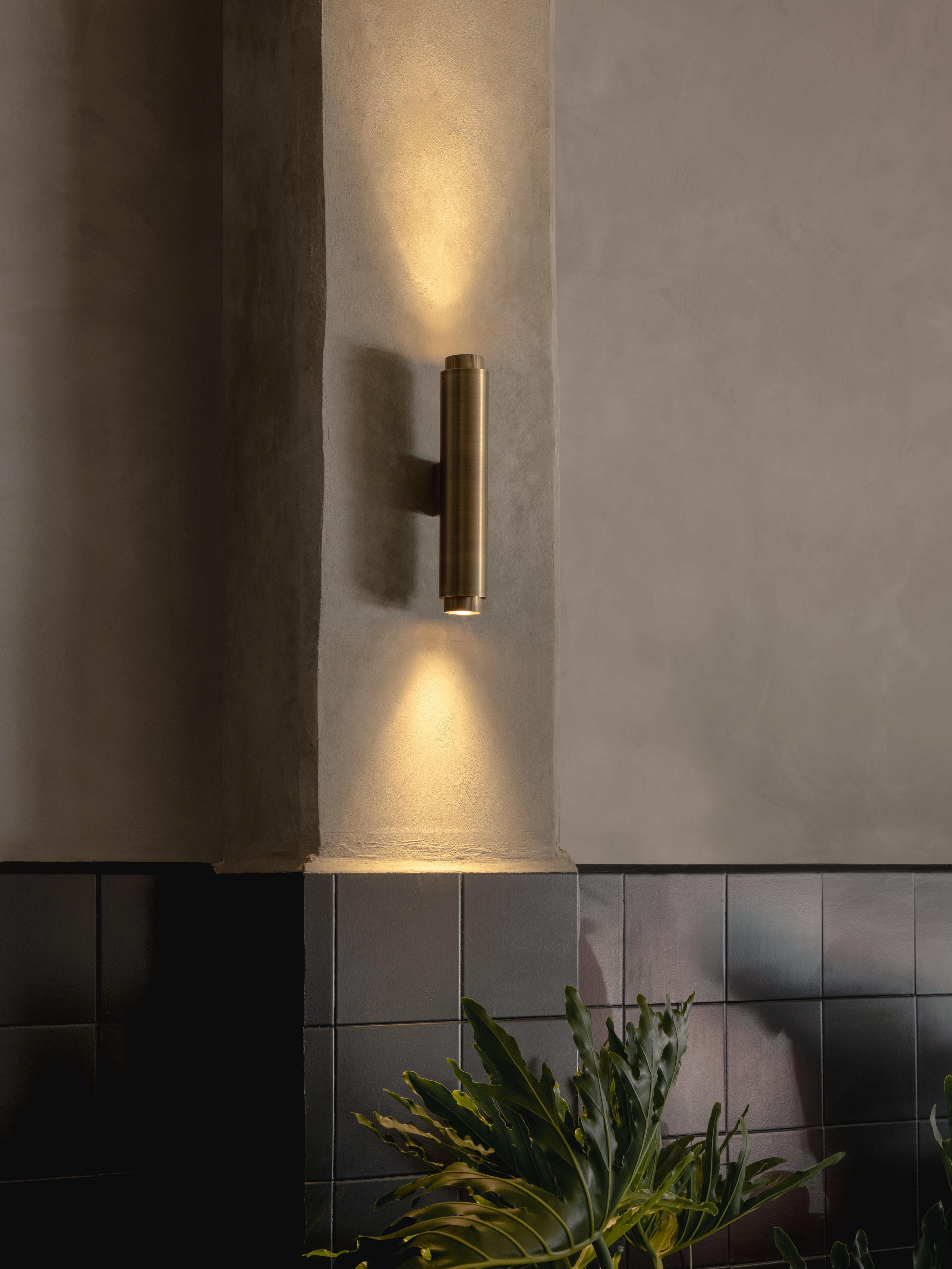 Wandleuchter Santa 63 aus Messing von Nuumbra (21. Jahrhundert und zeitgenössisch) im Angebot