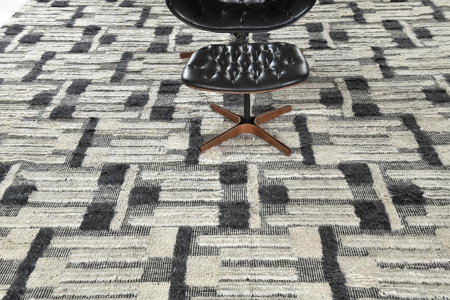 'Santa Ana' is handwoven of ivory and deep ocean blue shag amongst a black and white flat-weave. Designed in Los Angeles with immense detail, Santa Ana brings comfort into your home and is designed to be lived on.


Rug number 28691
Size 12' 2