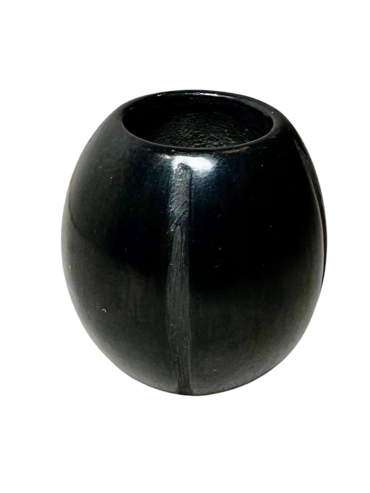 Américain Bol en poterie noire de Santa Clara en vente