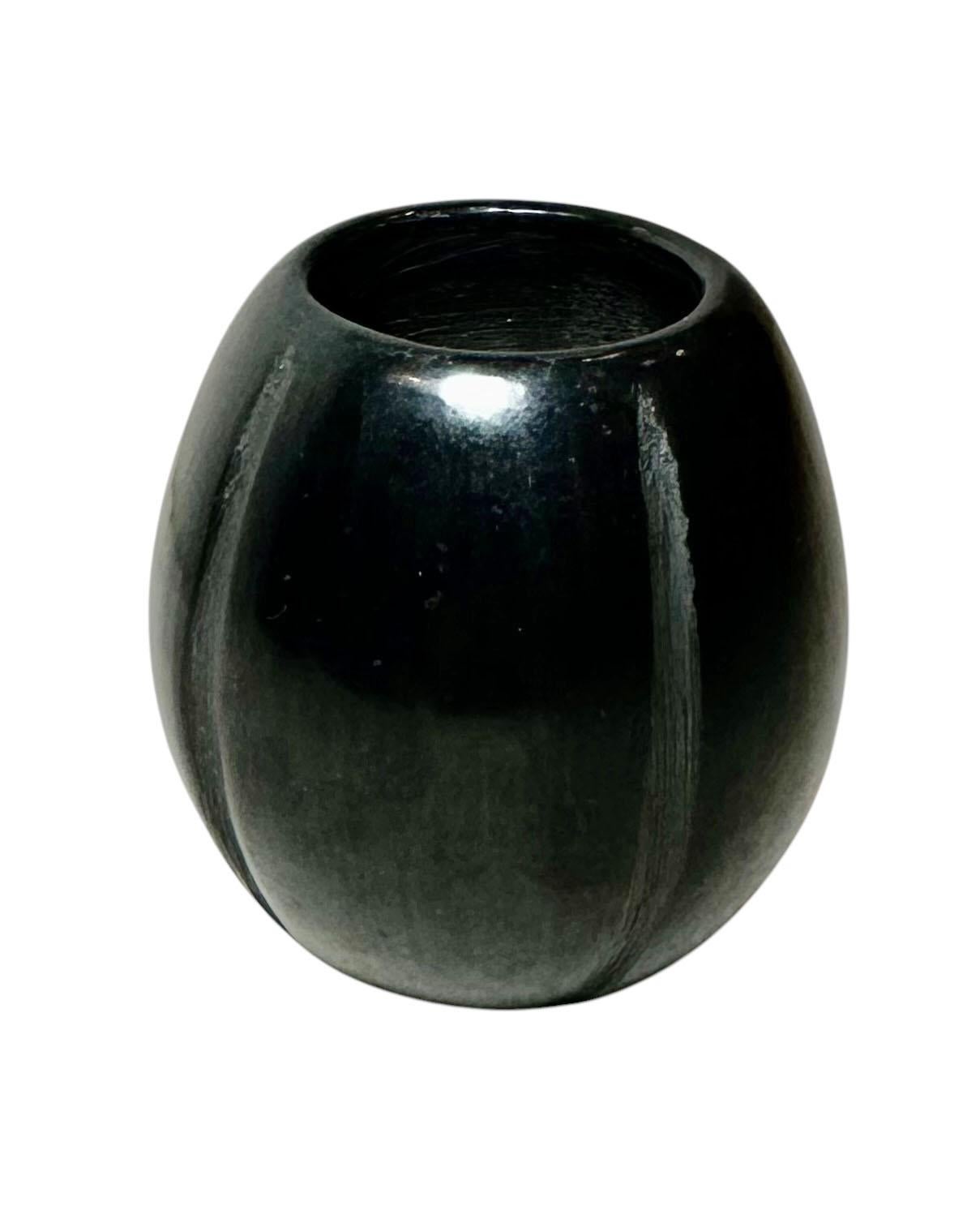 Bol en poterie noire de Santa Clara Bon état - En vente à Tampa, FL
