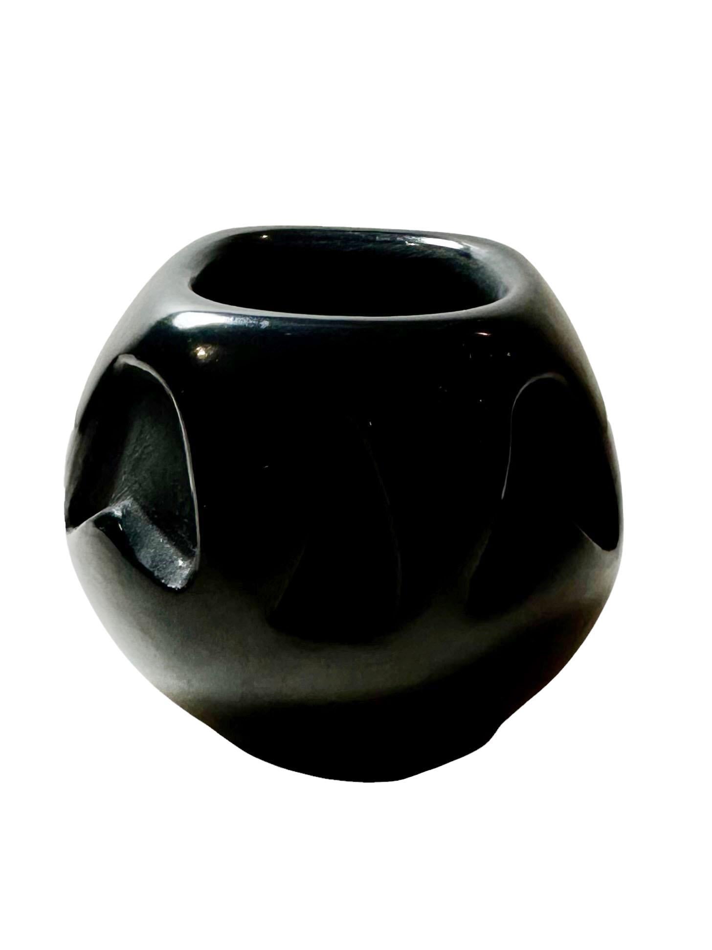 Americano Vaso in ceramica nera Santa Clara di Maxine Naranjo in vendita