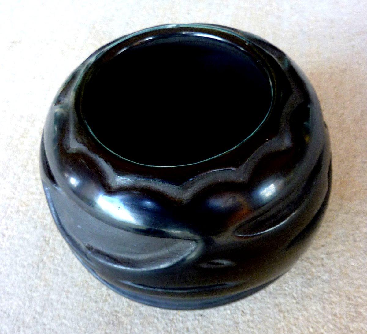 An exceptional Santa Clara Pueblo blackware vase by John Vigil. Signed.

A few important notes about all items available through this 1stdibs dealer:

1. We list all our items as being in 