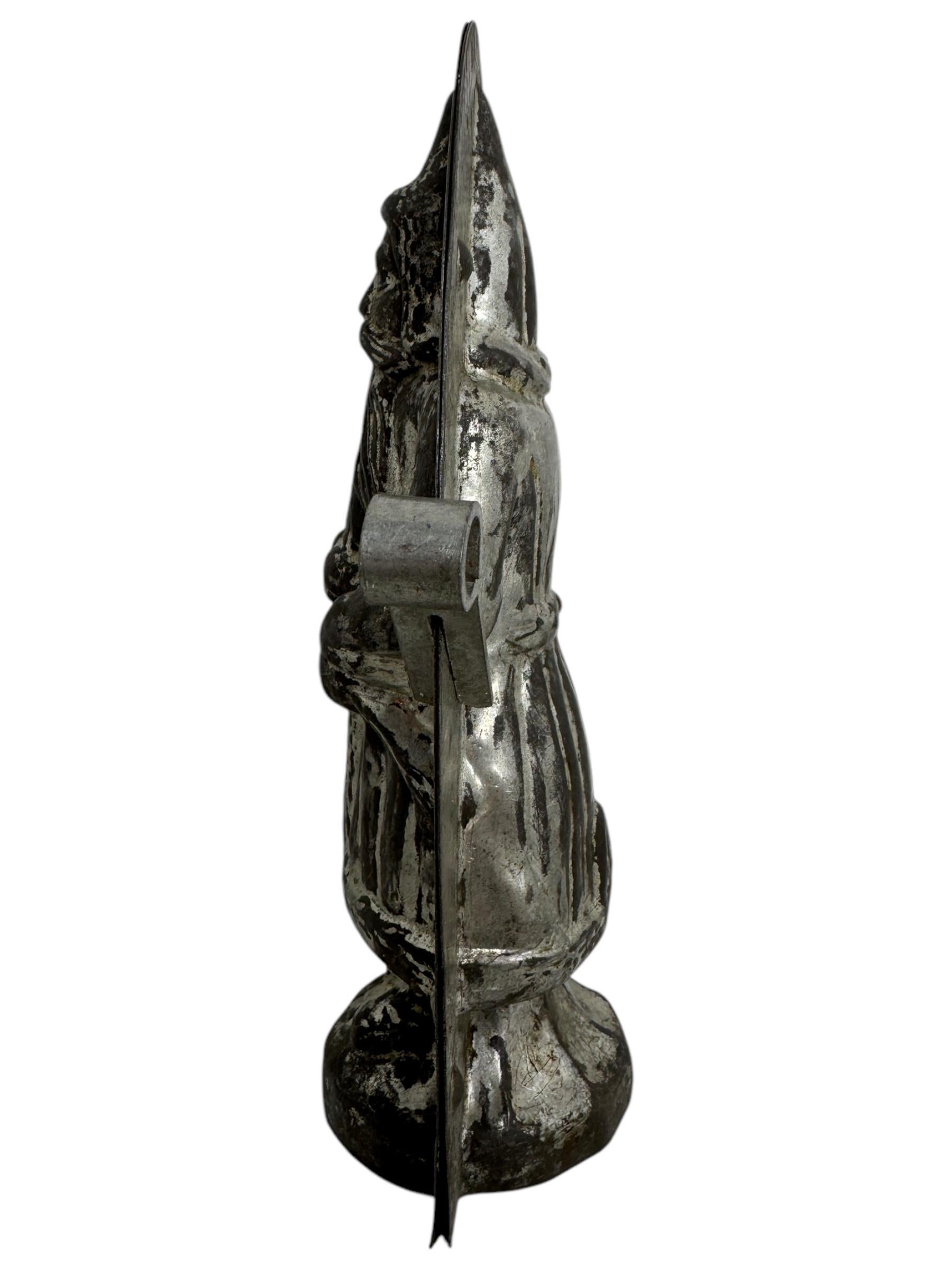 A gorgeous chocolate mold. Made of metal, marked Walter, Berlin and #4572. Beautiful and ready to use or display, with nice patina. The 1890s to 1920s were the golden age of Chocolate production and consumption throughout Europe. Many cities and