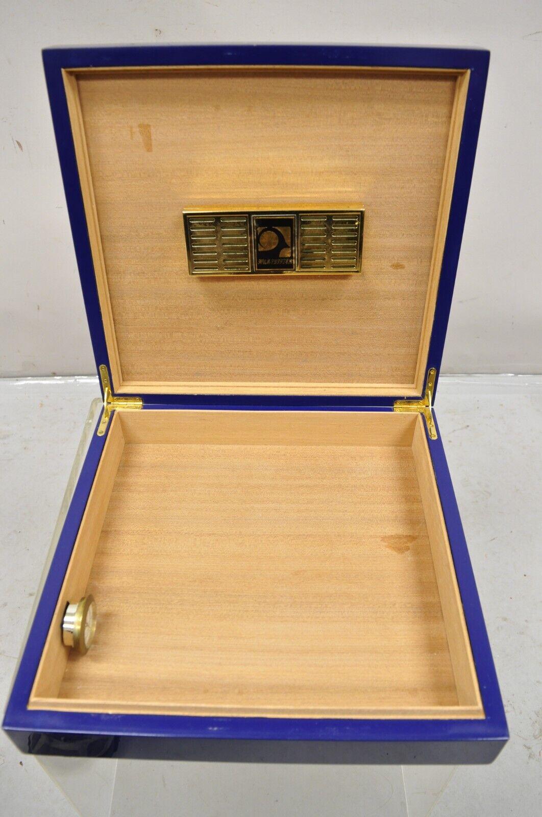 Santa Damiana La Romana Blue Lacquered Wood Cigar Humidor Box In Good Condition For Sale In Philadelphia, PA