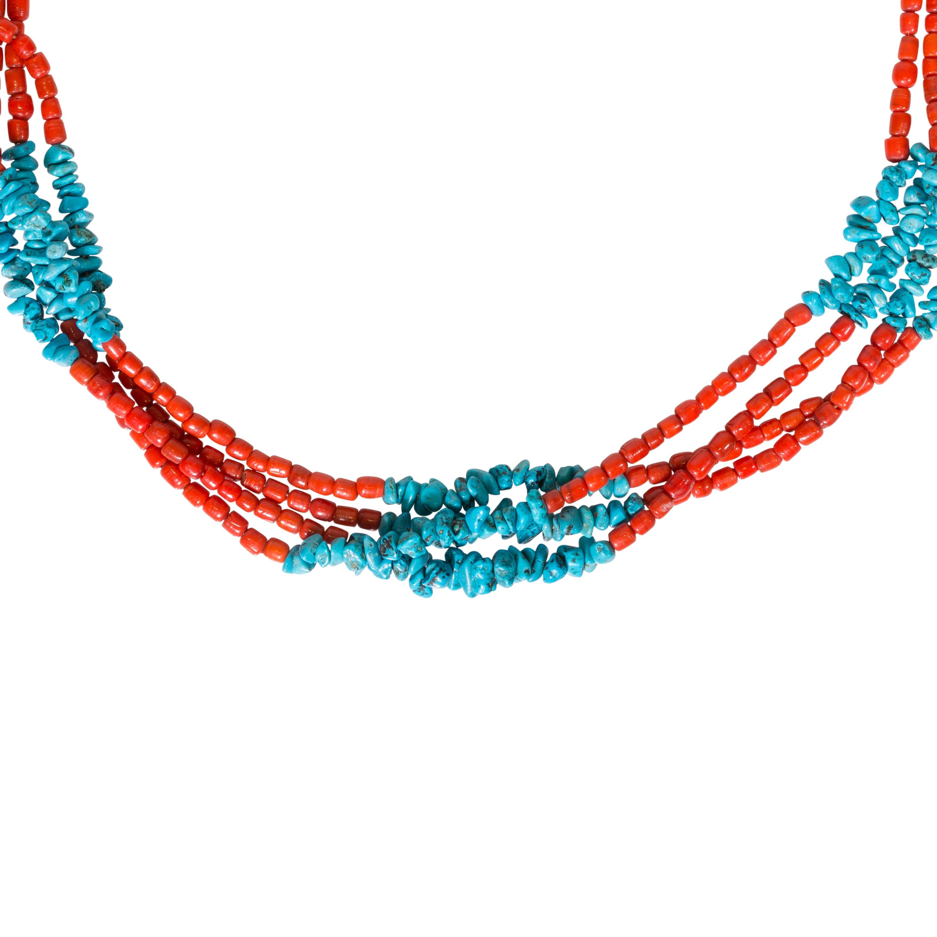 Vierreihige Santa-Domingo-Halskette mit atemberaubenden roten Jaspisperlen und türkisfarbenen Kieselsteinen.

ZEITRAUM: Nach 1950
URSPRUNG: Santa Domingo, Südwesten
GRÖSSE: 35