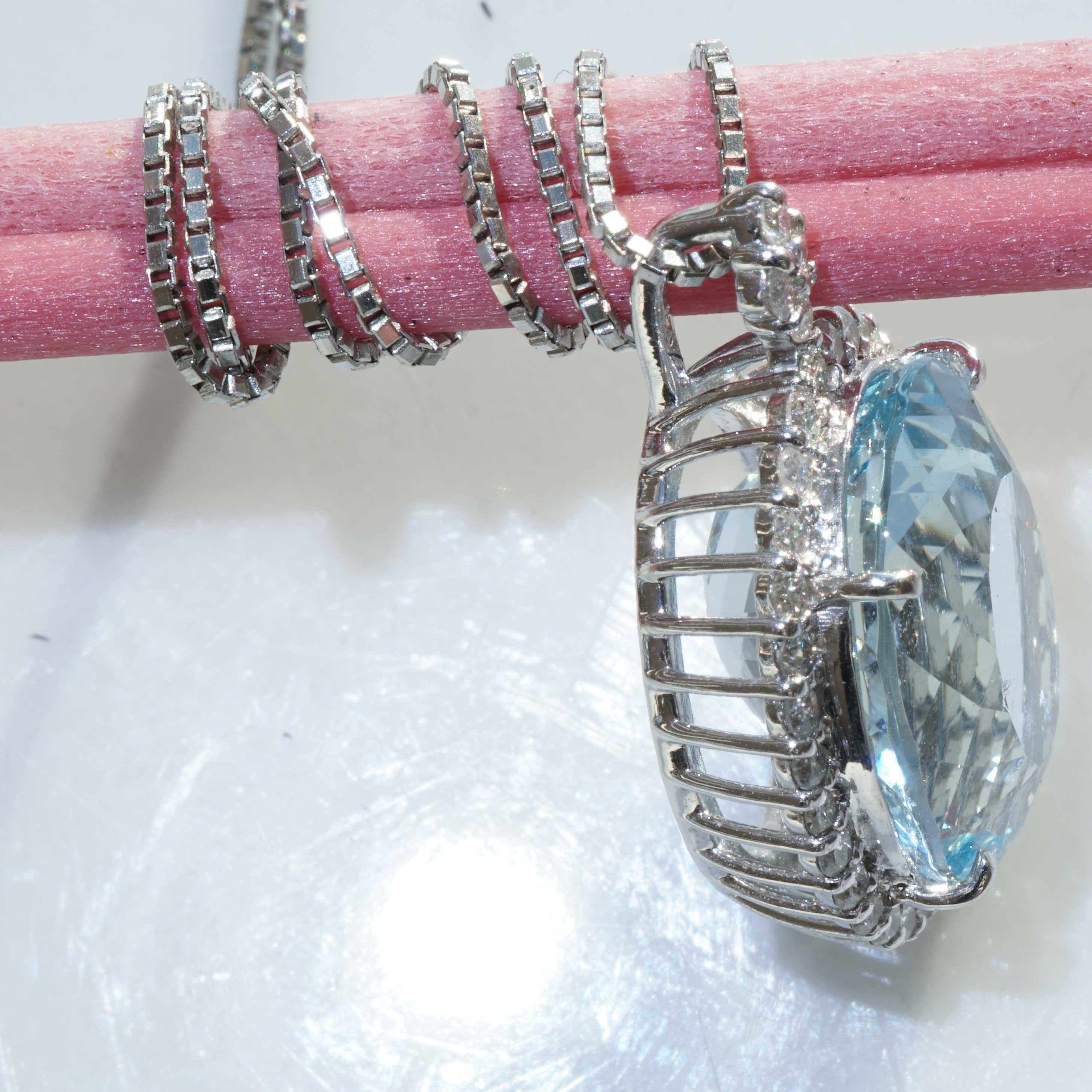 Oval Cut Santa Maria Aquamarin Brilliant Pendant 7.4 ct  Platinum 0.35 ct Rare Color