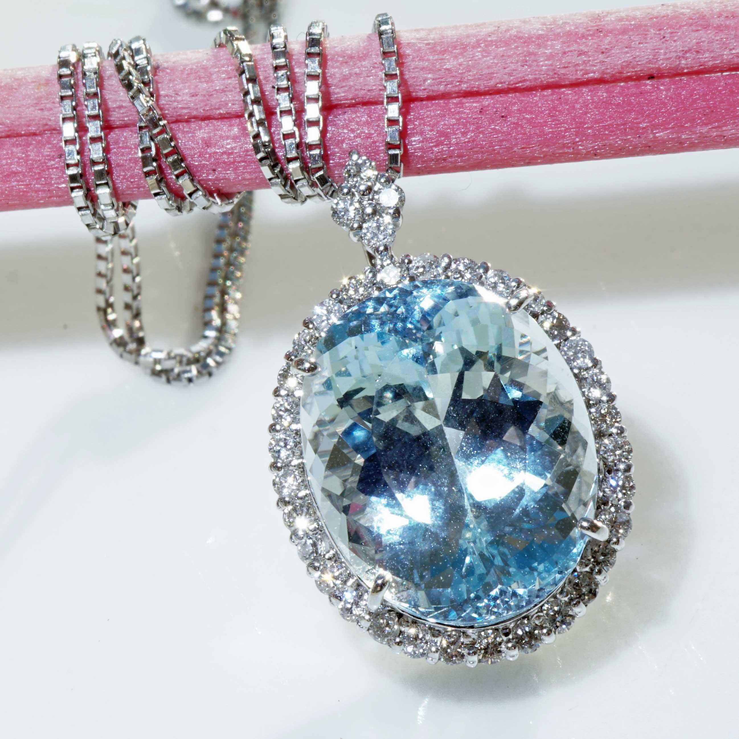 Women's or Men's Santa Maria Aquamarin Brilliant Pendant 7.4 ct  Platinum 0.35 ct Rare Color
