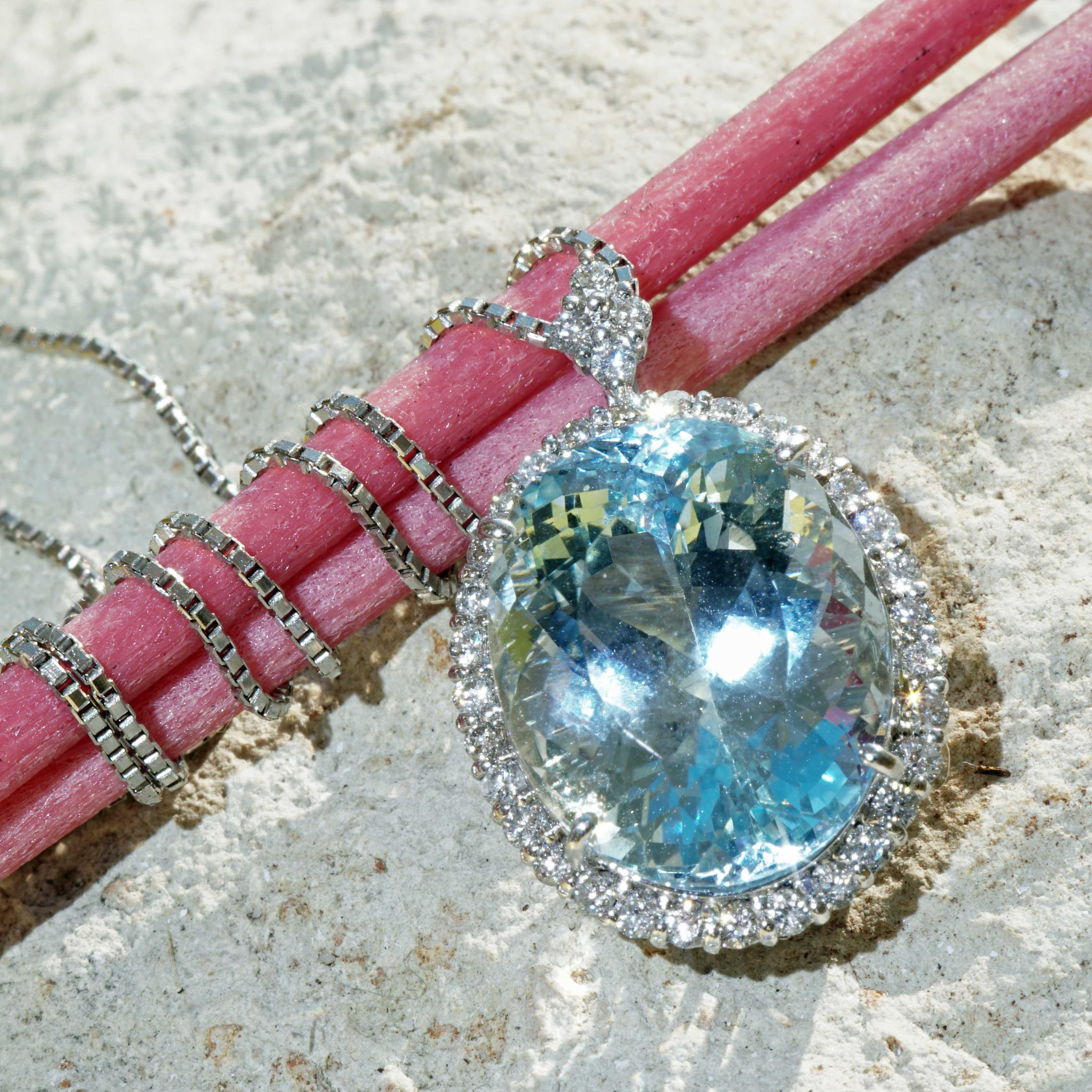 Santa Maria Aquamarin Brilliant Pendant 7.4 ct  Platinum 0.35 ct Rare Color 3