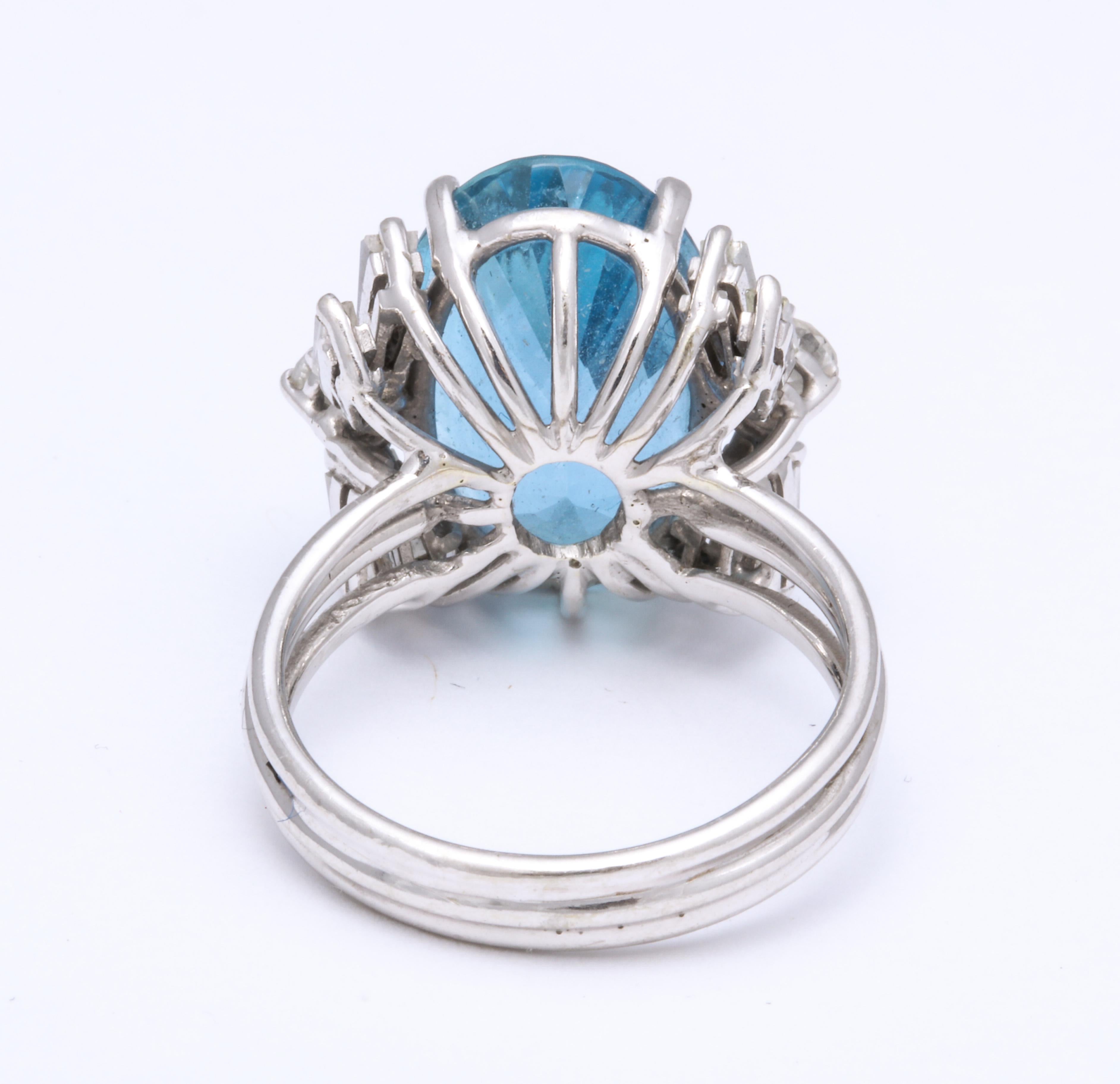 'Santa Maria' Aquamarine and Diamond White Gold Ring In Good Condition In New York, NY