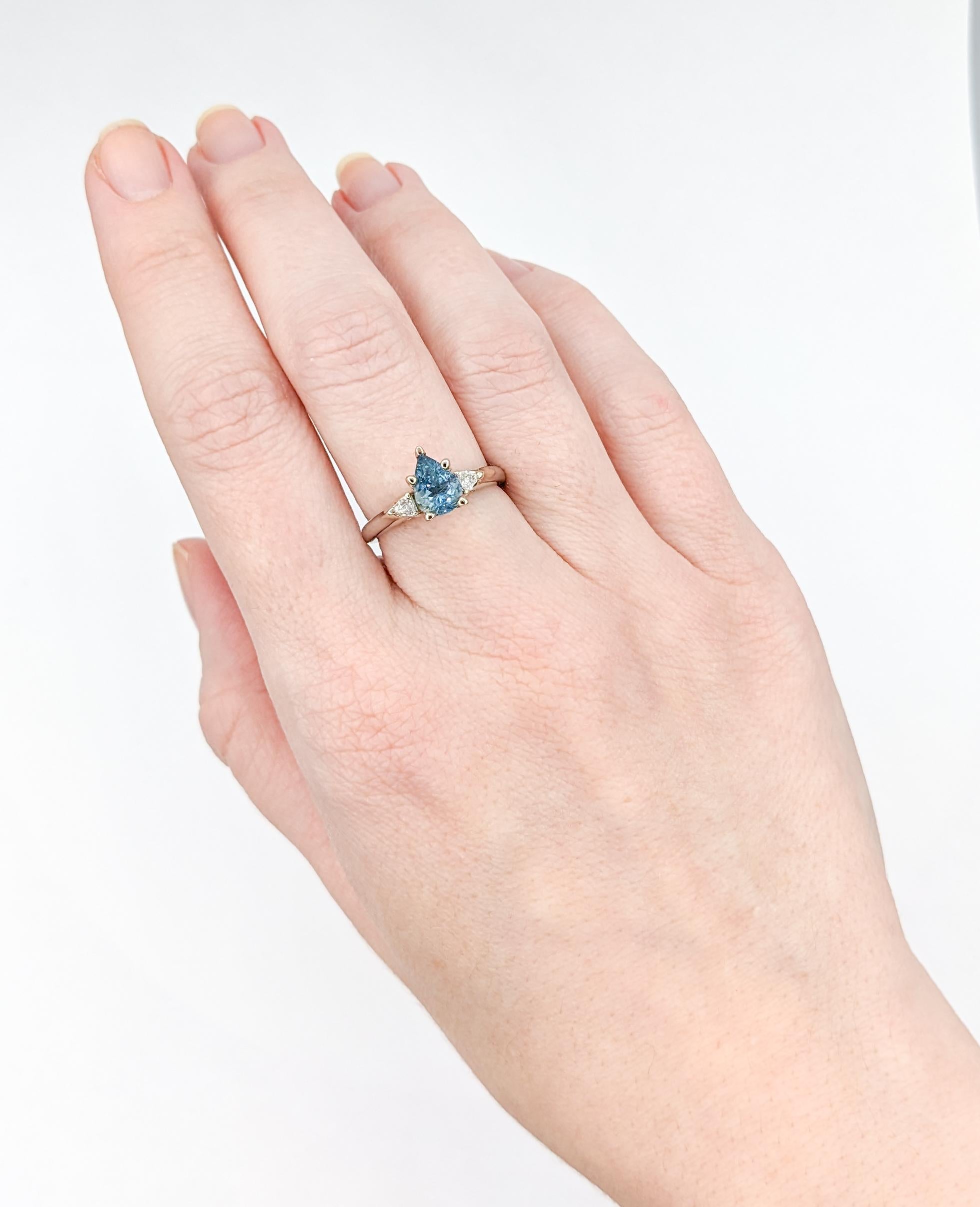 Modern Santa Maria Aquamarine & Diamond Ring For Sale