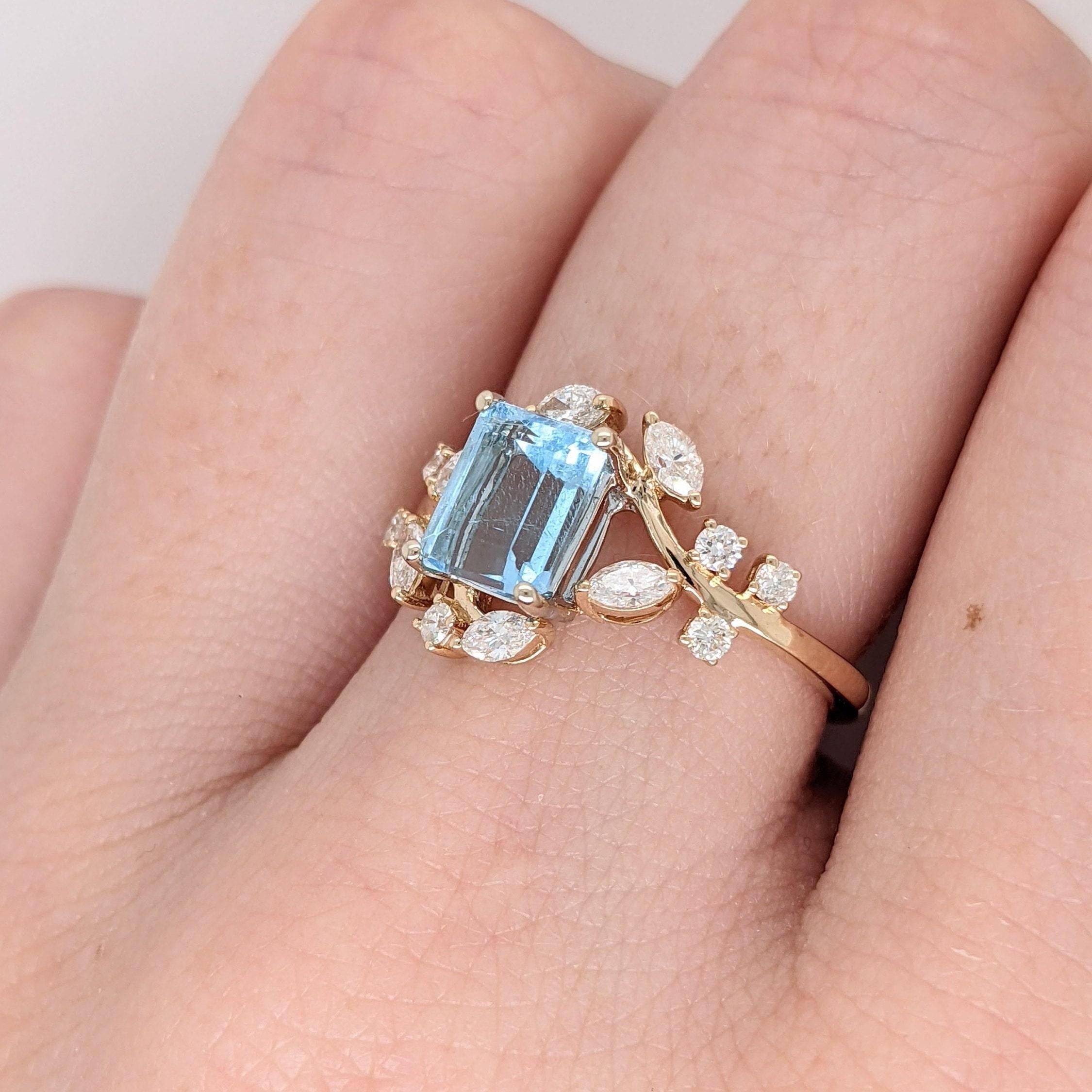 Art Nouveau Santa Maria Aquamarine Ring in Solid 14K Yellow Gold with Natural Diamonds For Sale