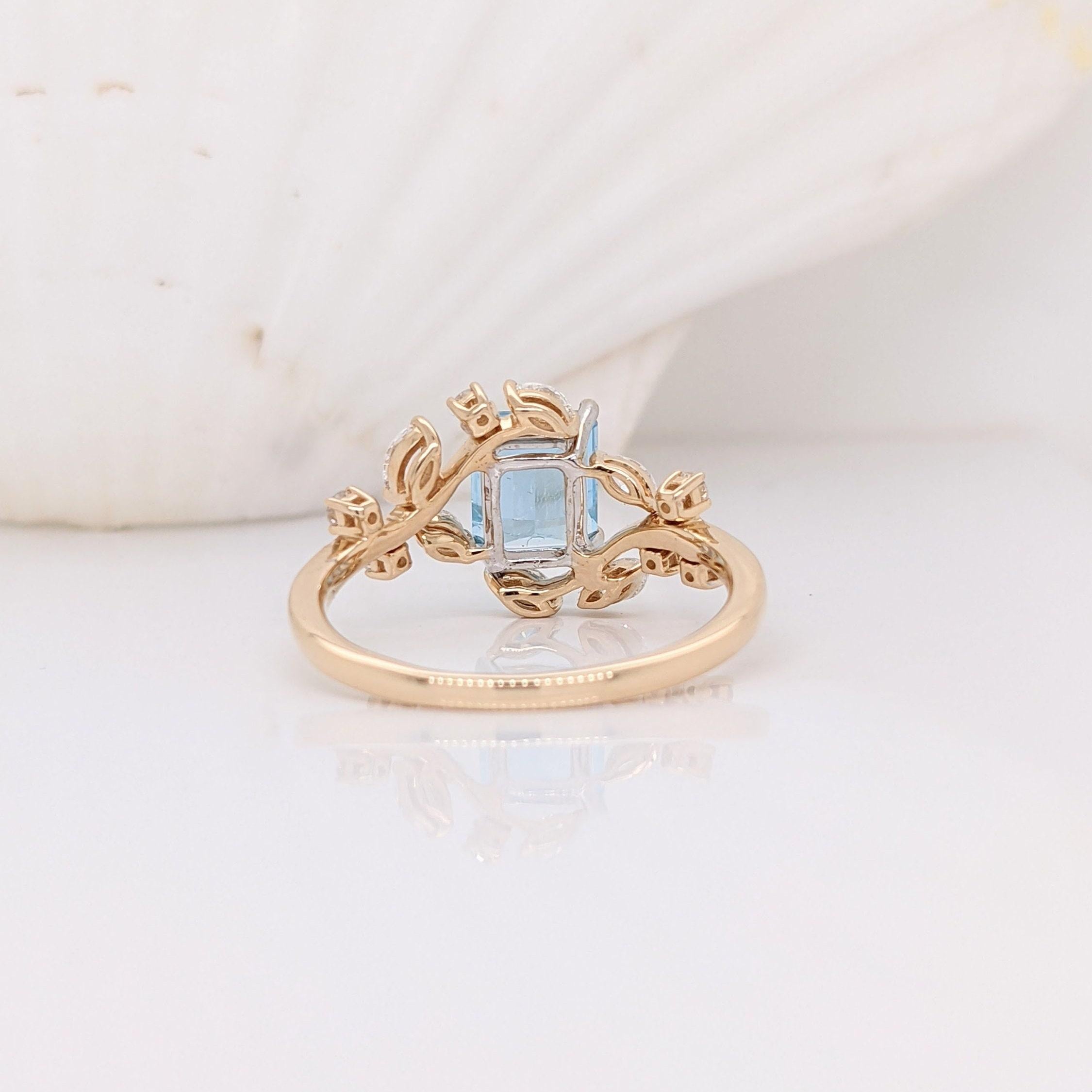 Women's Santa Maria Aquamarine Ring in Solid 14K Yellow Gold with Natural Diamonds For Sale