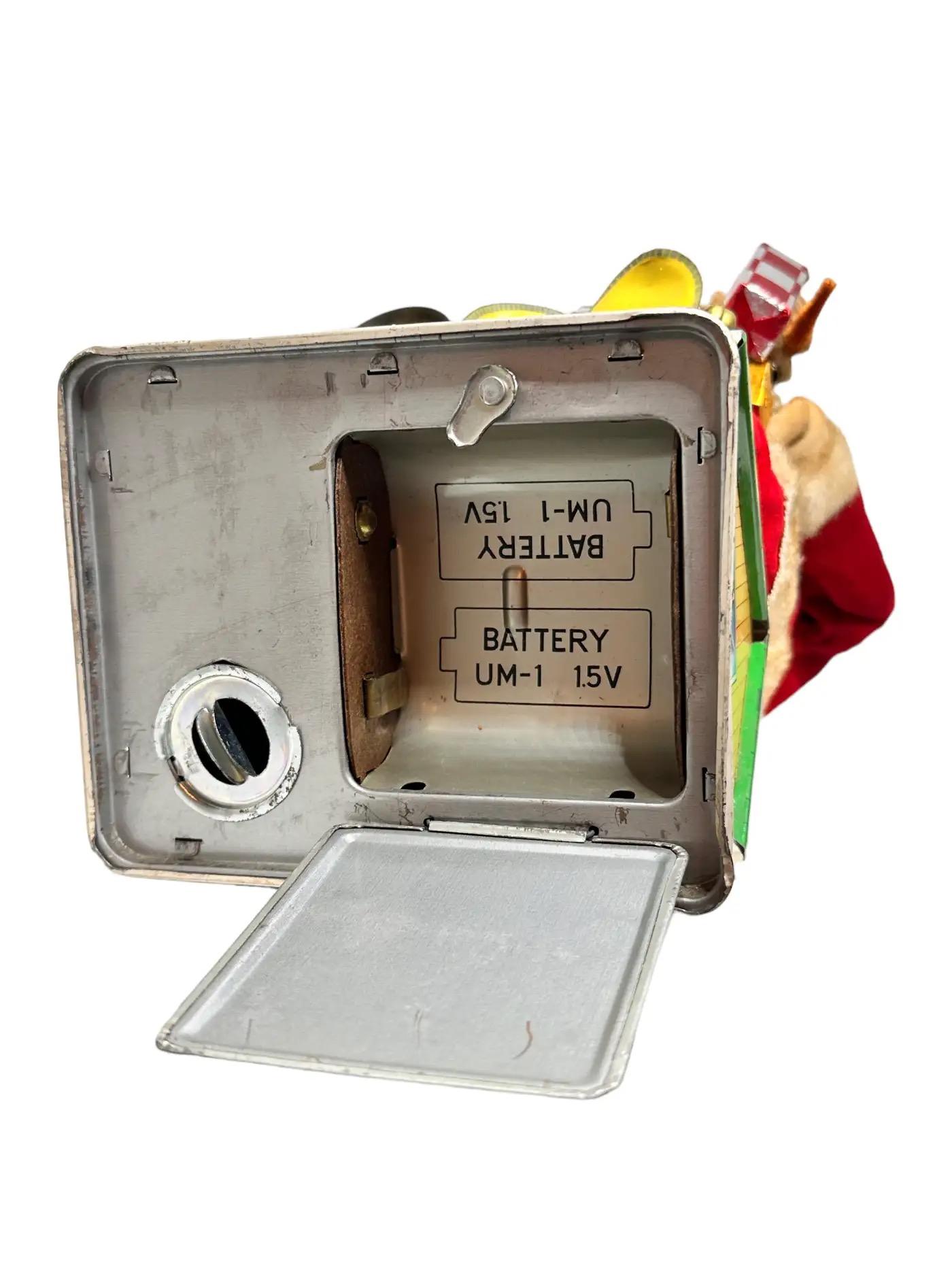 Santa Toy Money Box Piggy Bank, Vintage Japan HTTC, Batterie Operated 1960er Jahre im Angebot 4