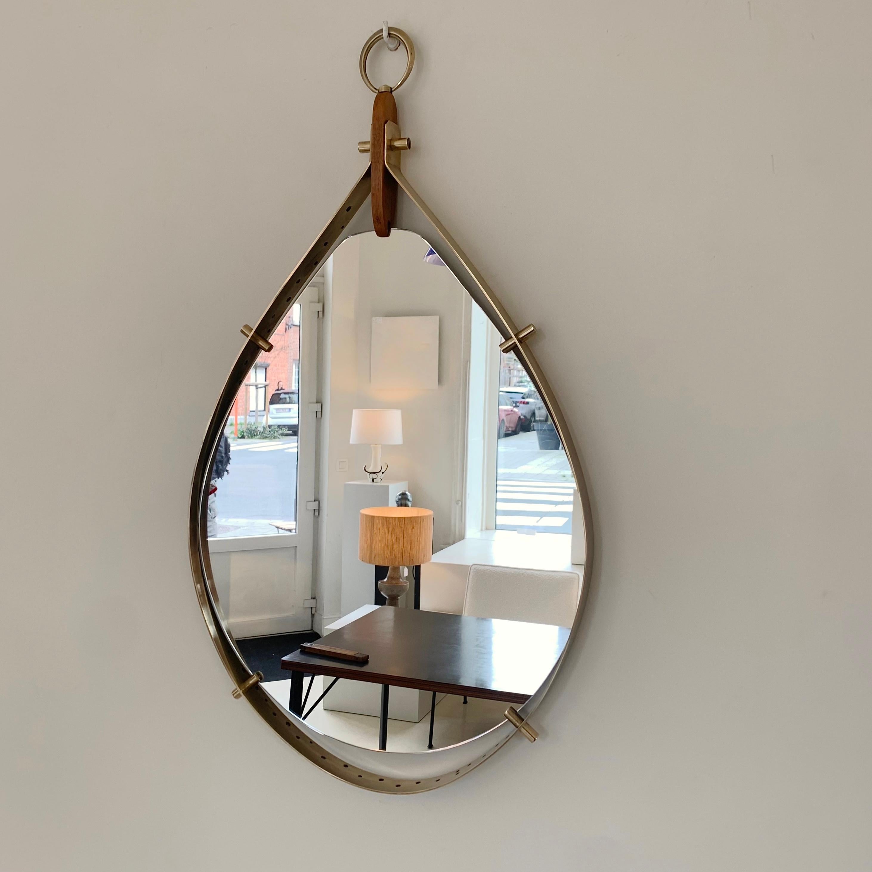 Mid-Century Modern Santambrogio & De Berti Teardrop Brass Wall Mirror, circa 1960, Italy. For Sale