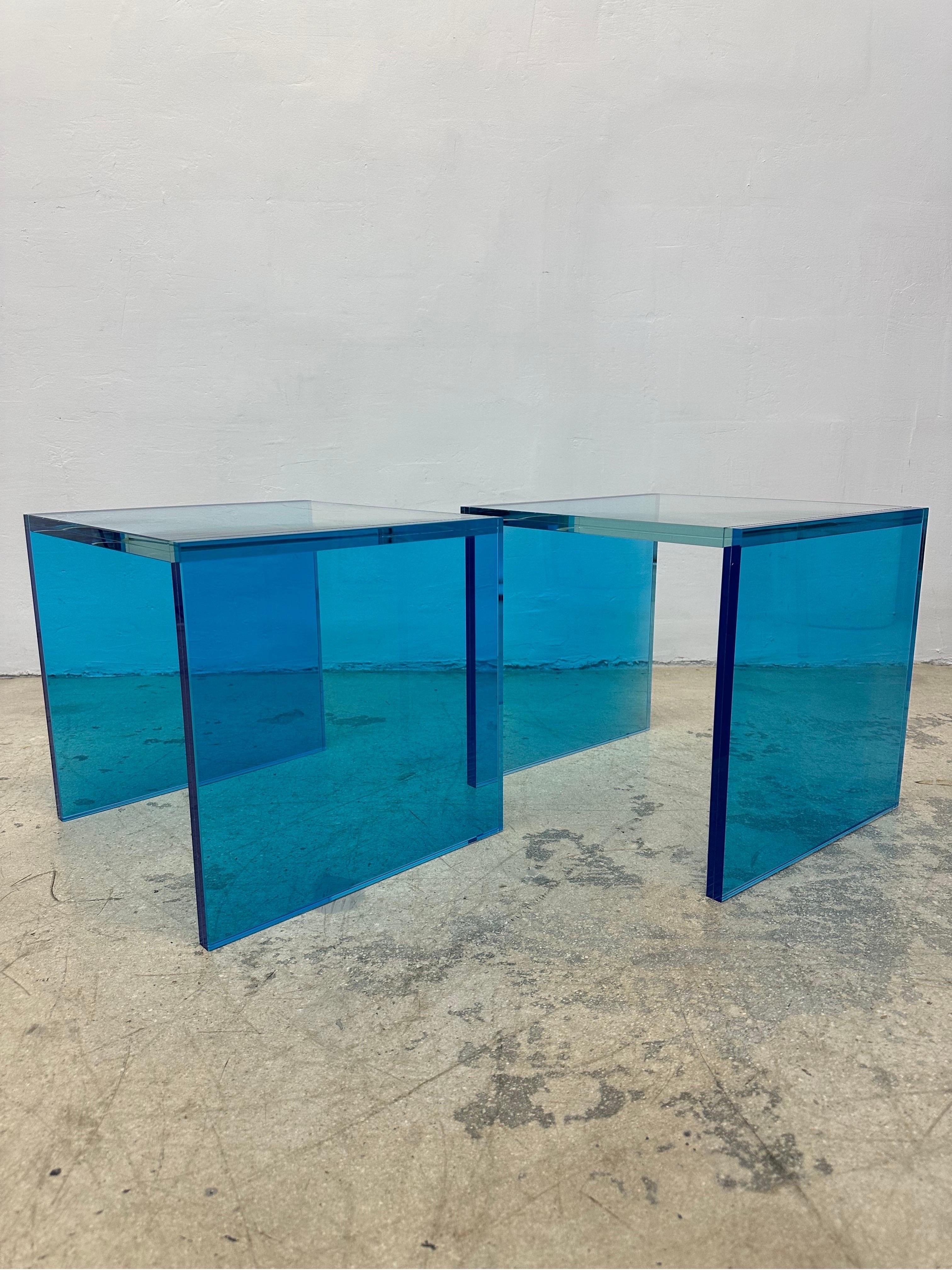 Santambrogio Milano Architectural Blue Glass Side Tables - 2022 - a Pair In Good Condition For Sale In Miami, FL