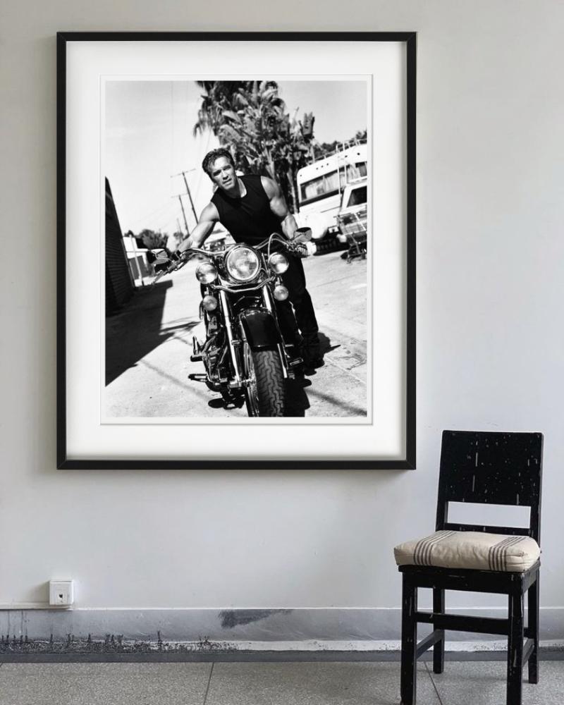 Arnold Schwarzenegger - Sur une moto, Diptych Fine Arts, 1999 - Photograph de Sante D´ Orazio