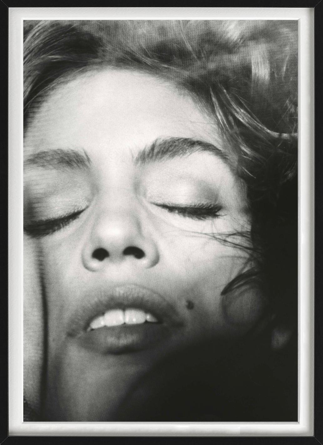 Cindy Crawford Veil, NYC - closeup portrait, fine art photography 1990 - Photograph by Sante D´ Orazio
