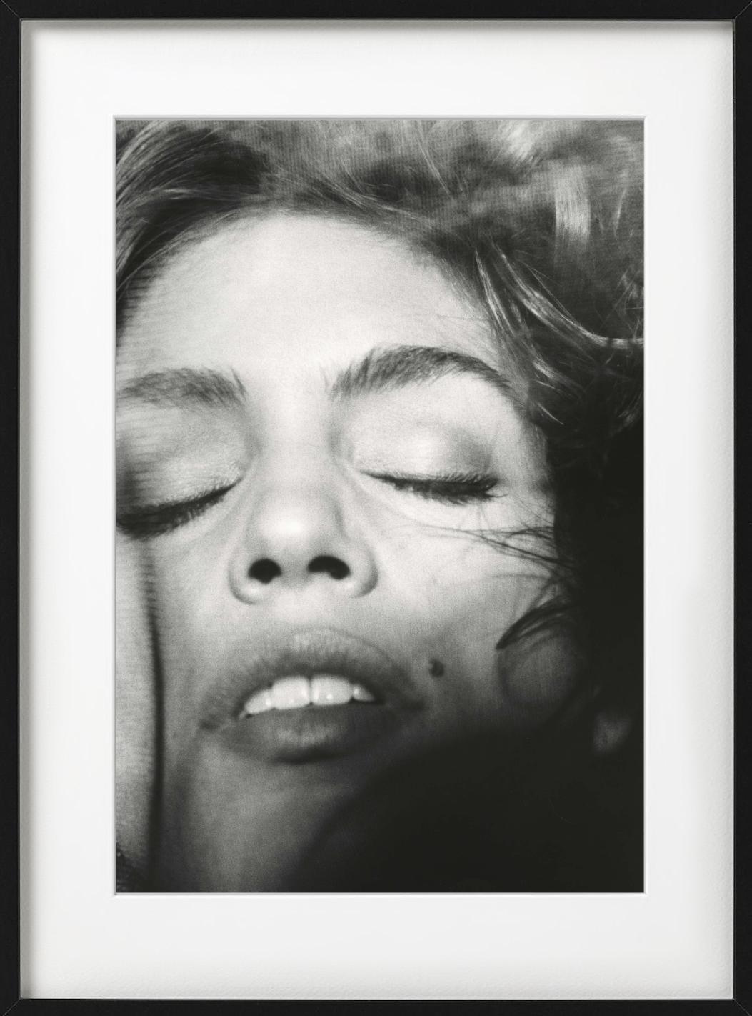 Cindy Crawford Veil, NYC – Nahaufnahme, Kunstfotografie 1990 im Angebot 3