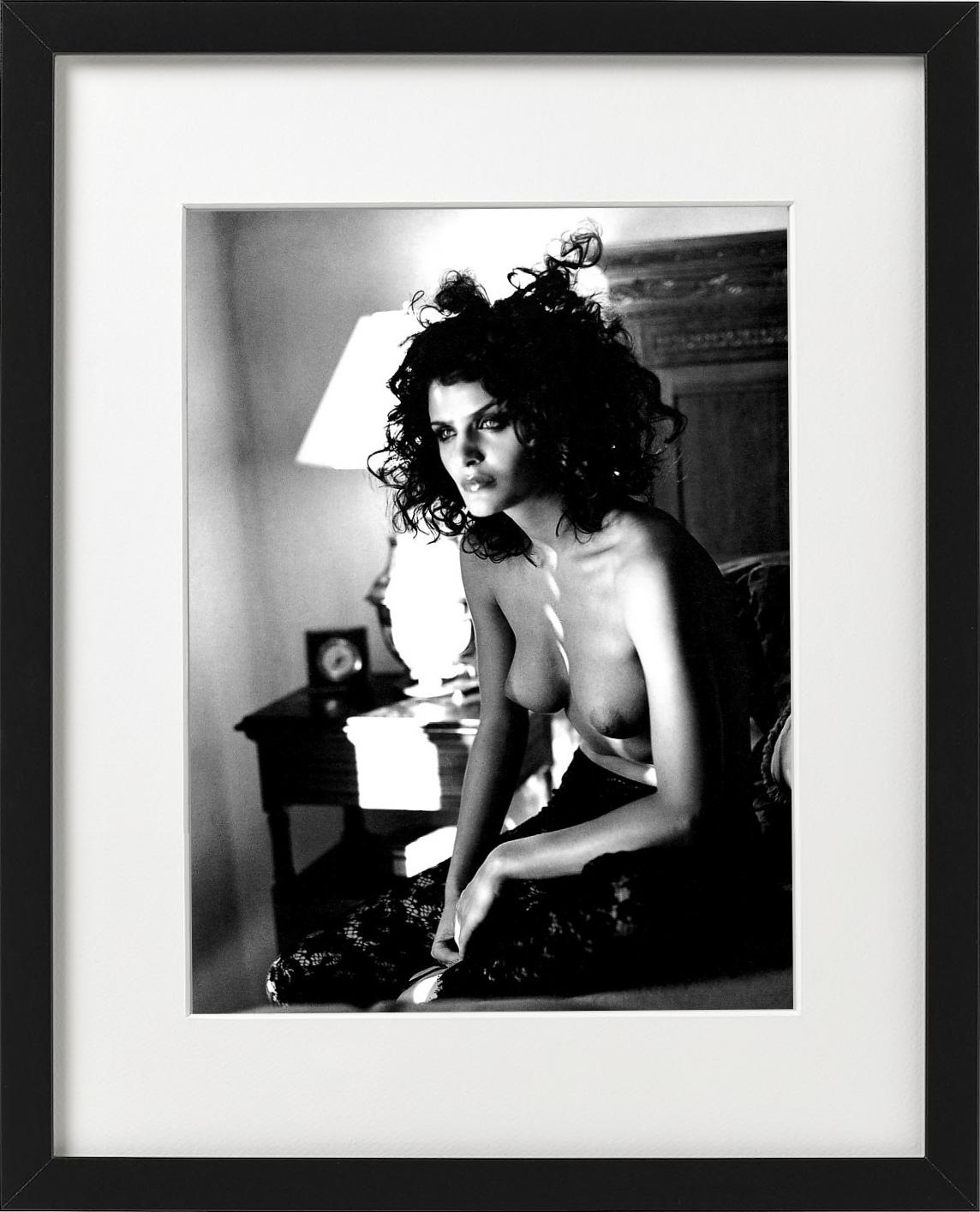 'Helena Christensen' - nude with tights in an hotel, fine art photography, 1995 - Contemporary Photograph by Sante D´ Orazio