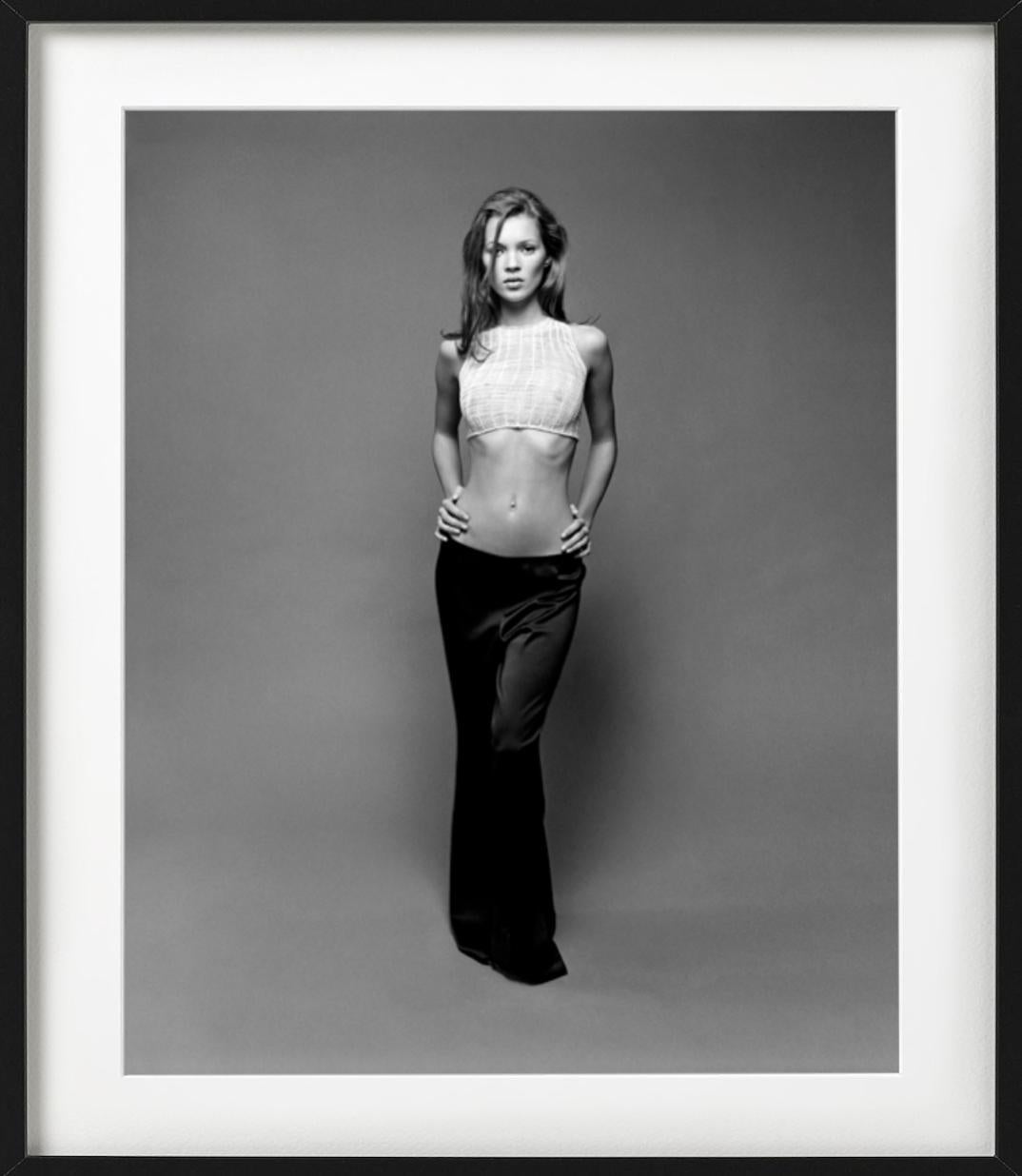 Kate Moss, West Village - Ritratto della top model, Fotografia d'autore, 1992 - Portrait Photograph Grigio di Sante D´ Orazio
