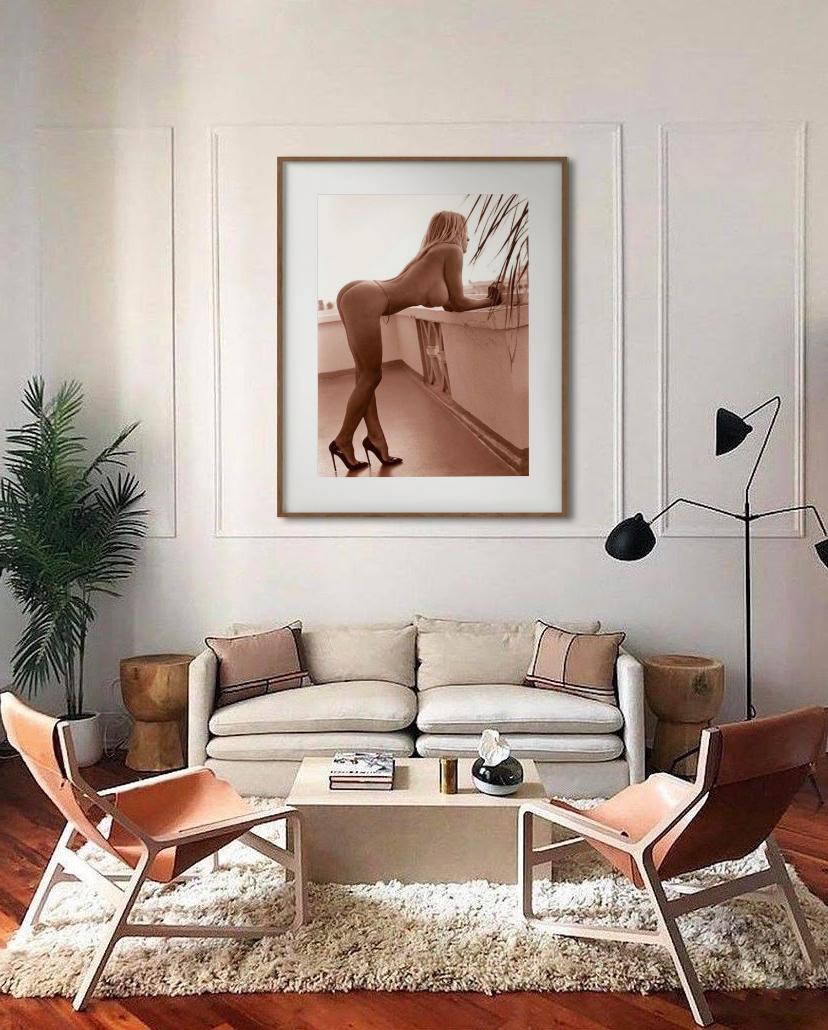 Pamela Anderson, LA - Nude on a Balkony, photographie d'art, 2008 en vente 1
