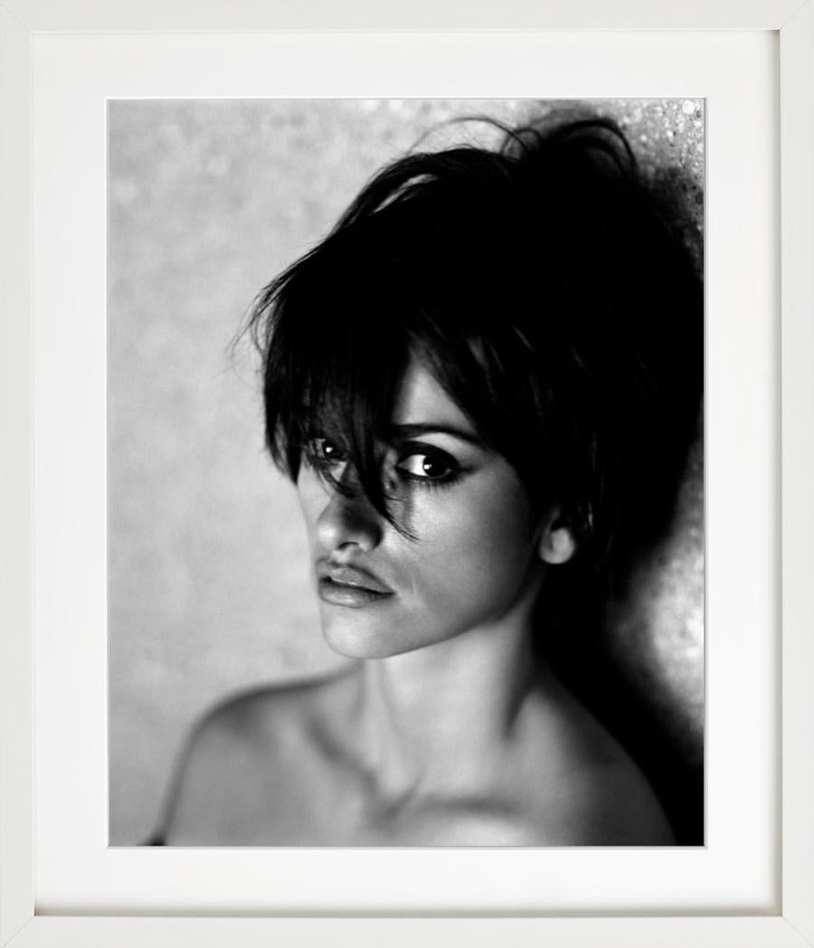 Penelope Cruz für die italienische Vogue, Goldstein House, LA – Kunstfotografie 2006 im Angebot 1