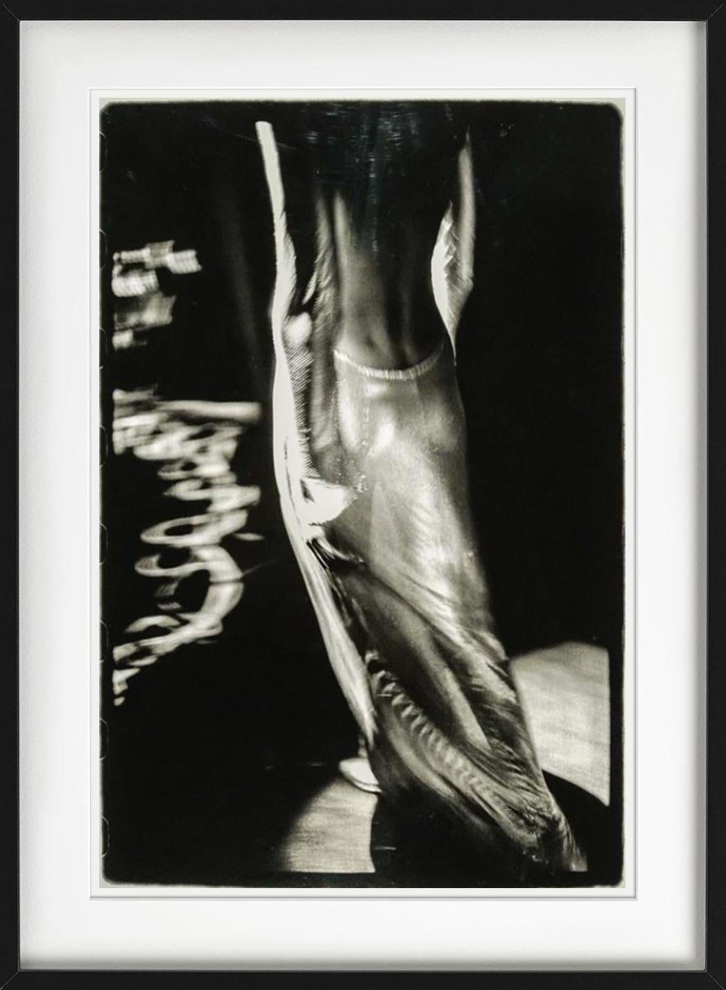 Robe de soirée Versace, photographie d'art en vente 1