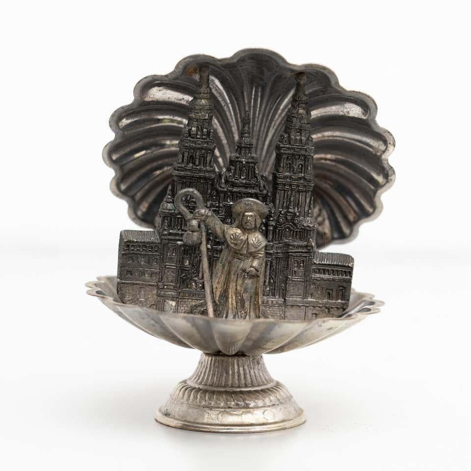 Santiago de Compostela Traditional Memorabilia Figure In Good Condition For Sale In Barcelona, ES