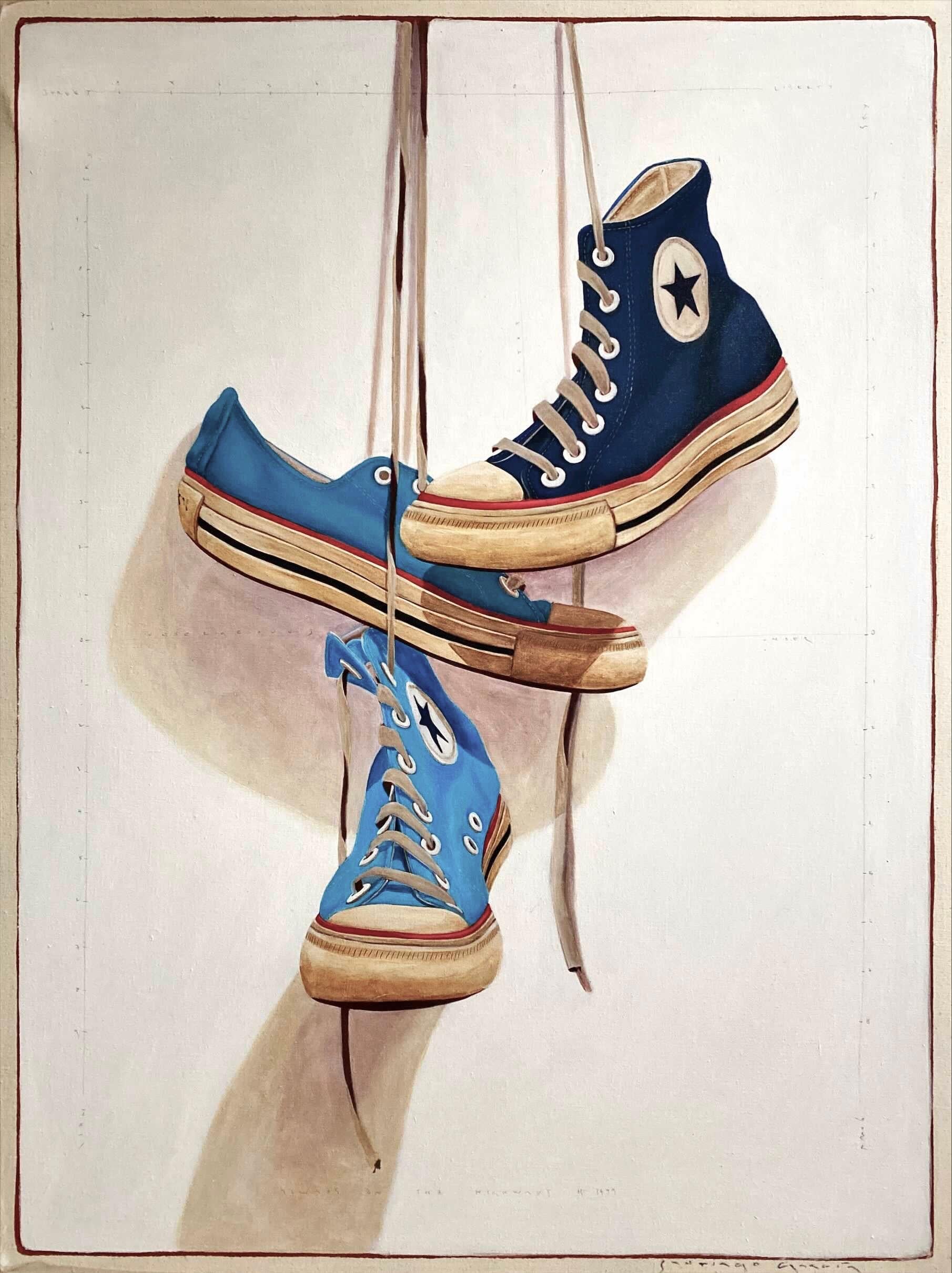 Santiago Garcia Still-Life Painting – Fotorealistisches Ölgemälde ""#1499", auf dem drei blaue, umgekehrte Turnschuhe hängen