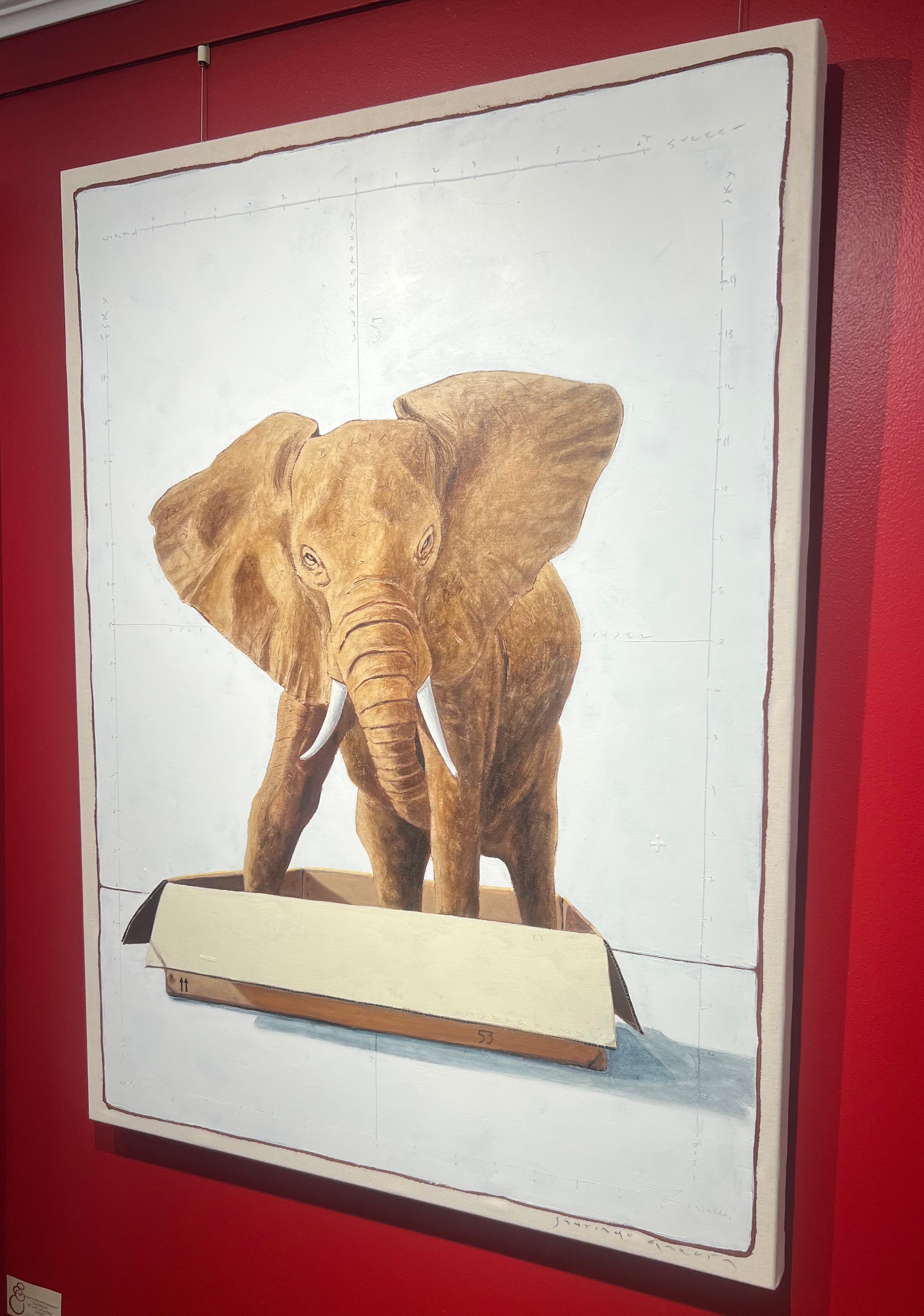„Andante #917“ Gemälde eines kleinen Elefanten, der in einer Kartonschachtel steht – Painting von Santiago Garcia