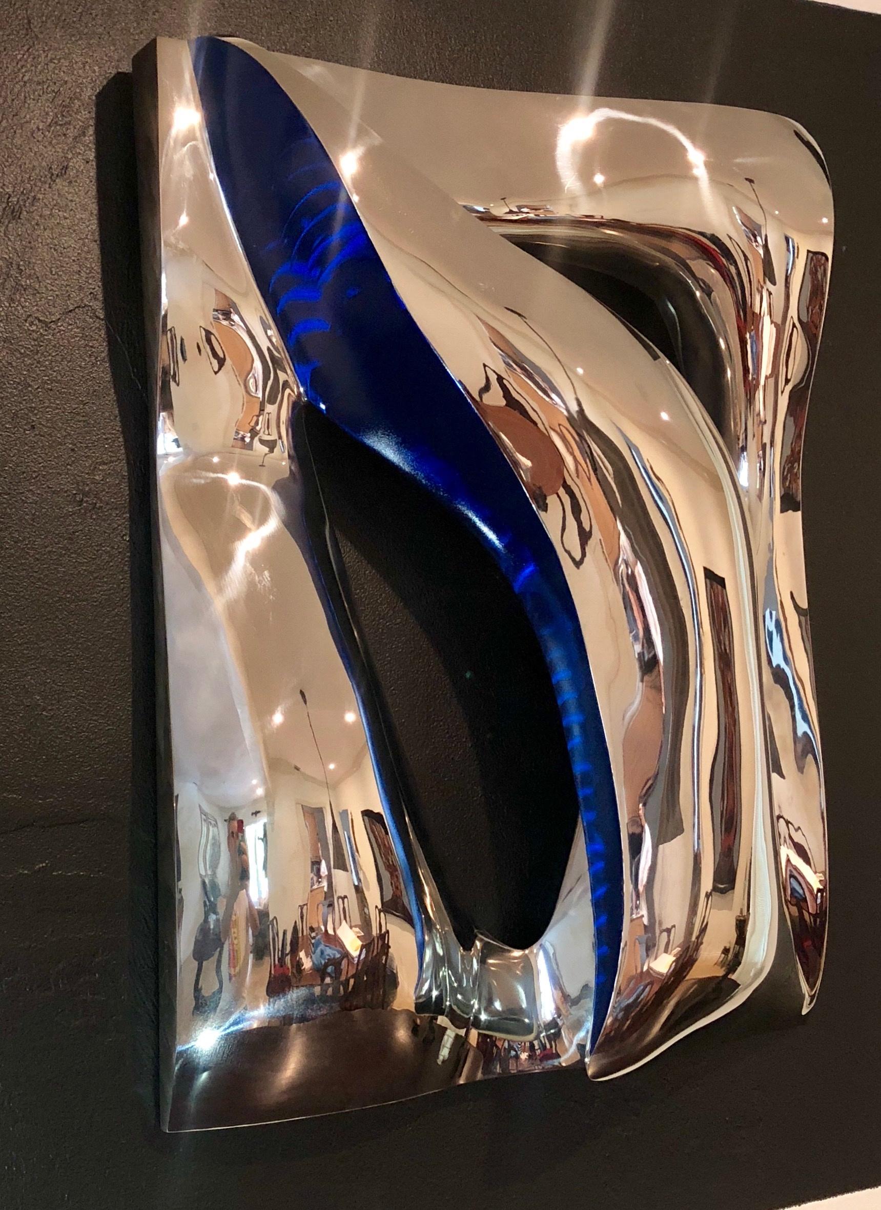 Santiago Medina - Blue Illusion, Sculpture 2018 For Sale 3