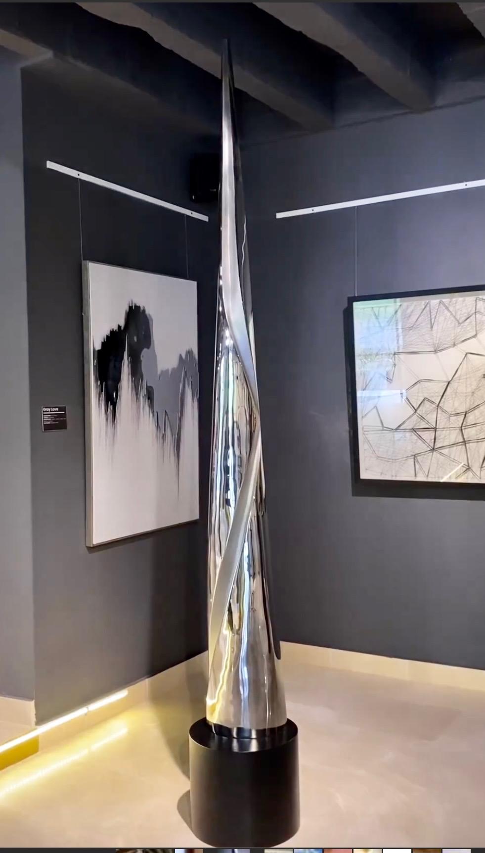 Santiago Medina - ENCANTO INDOOR MONUMENTAL, Sculpture 2023 For Sale 1
