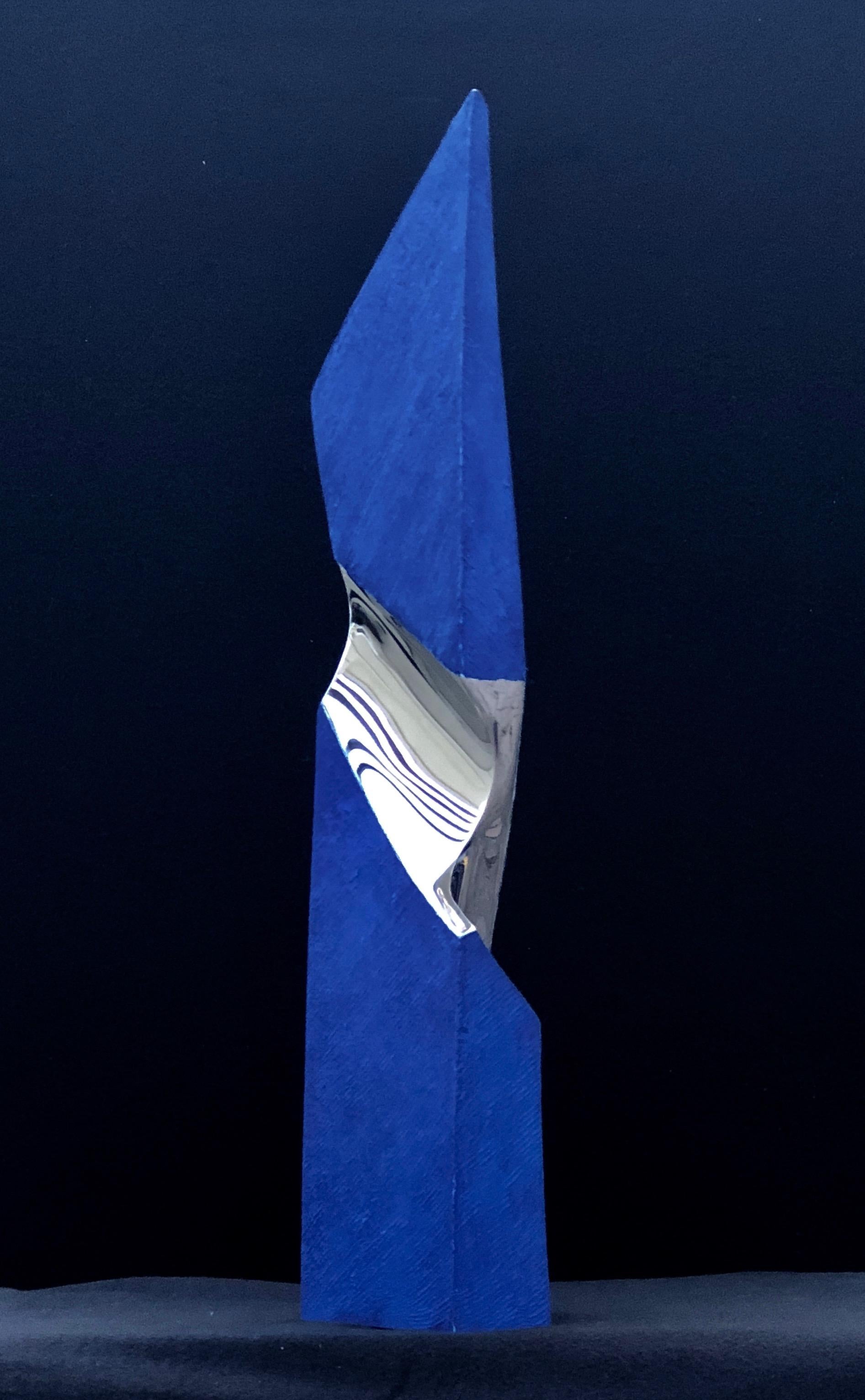 Santiago Medina - ENIGMA BLUE, Sculpture 2022 For Sale 1
