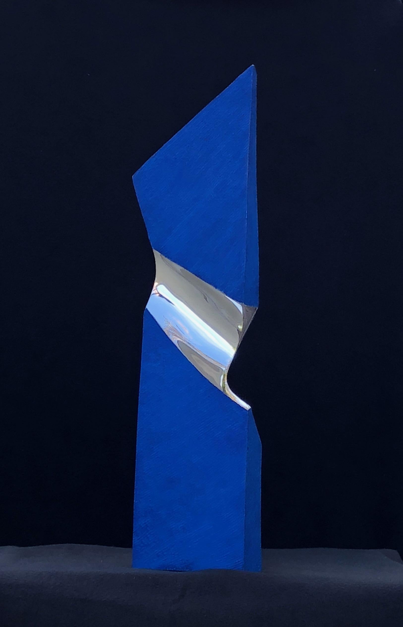 Santiago Medina - ENIGMA BLUE, Sculpture 2022 For Sale 2
