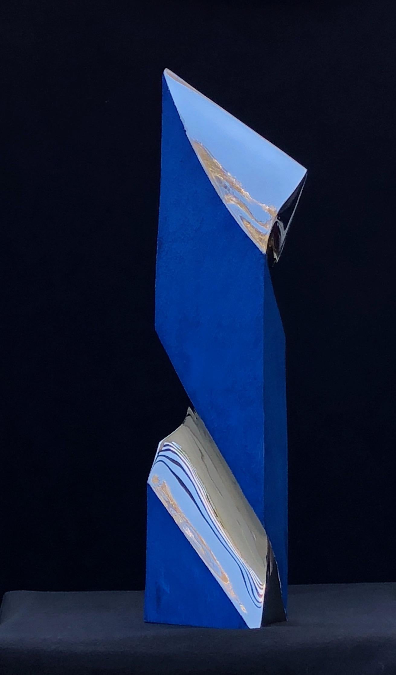 Santiago Medina - ENIGMA BLUE, Sculpture 2022 For Sale 3