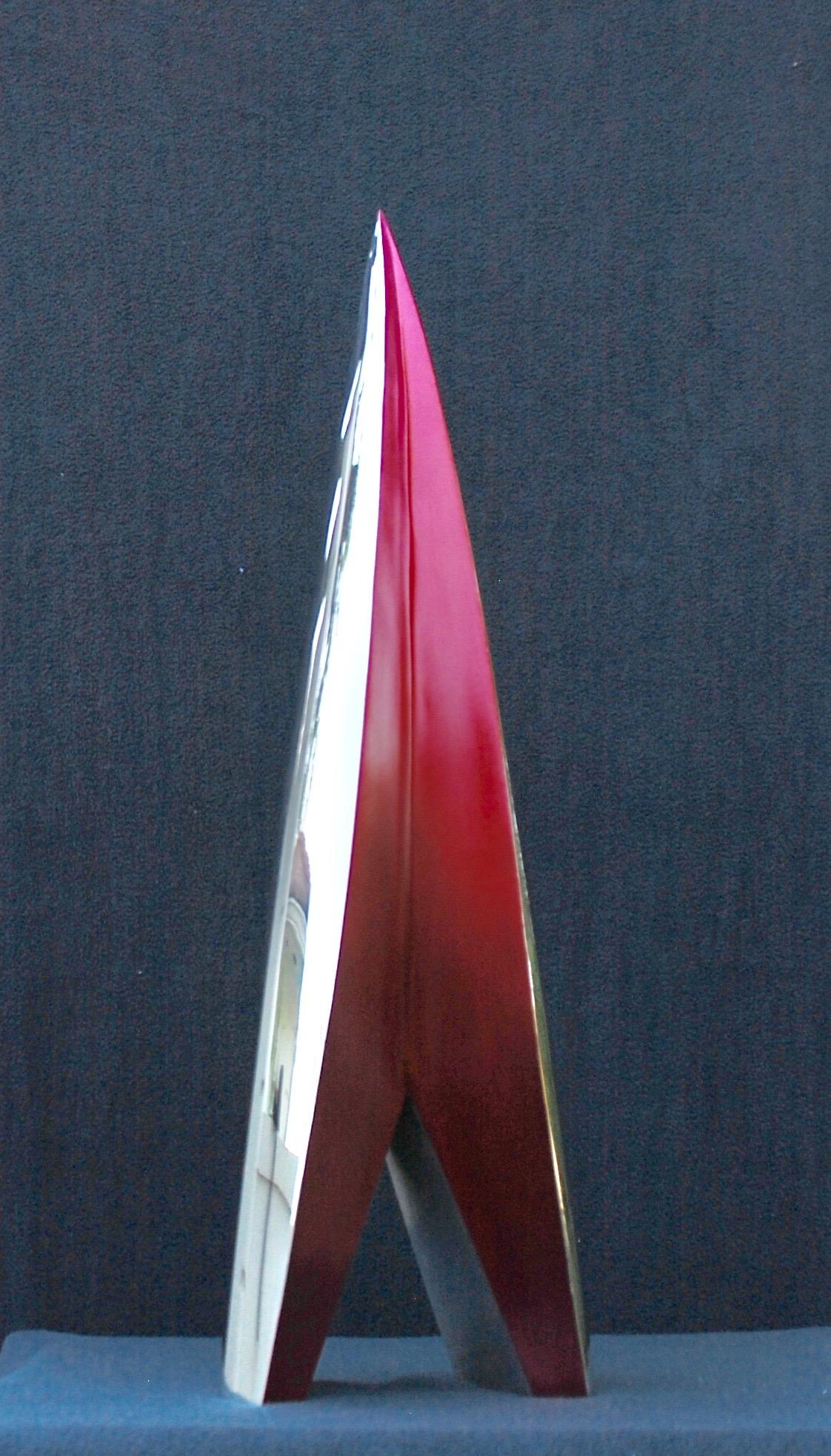 Santiago Medina - RED PINNACLE TABLE TOP, Sculpture 2022 For Sale 1