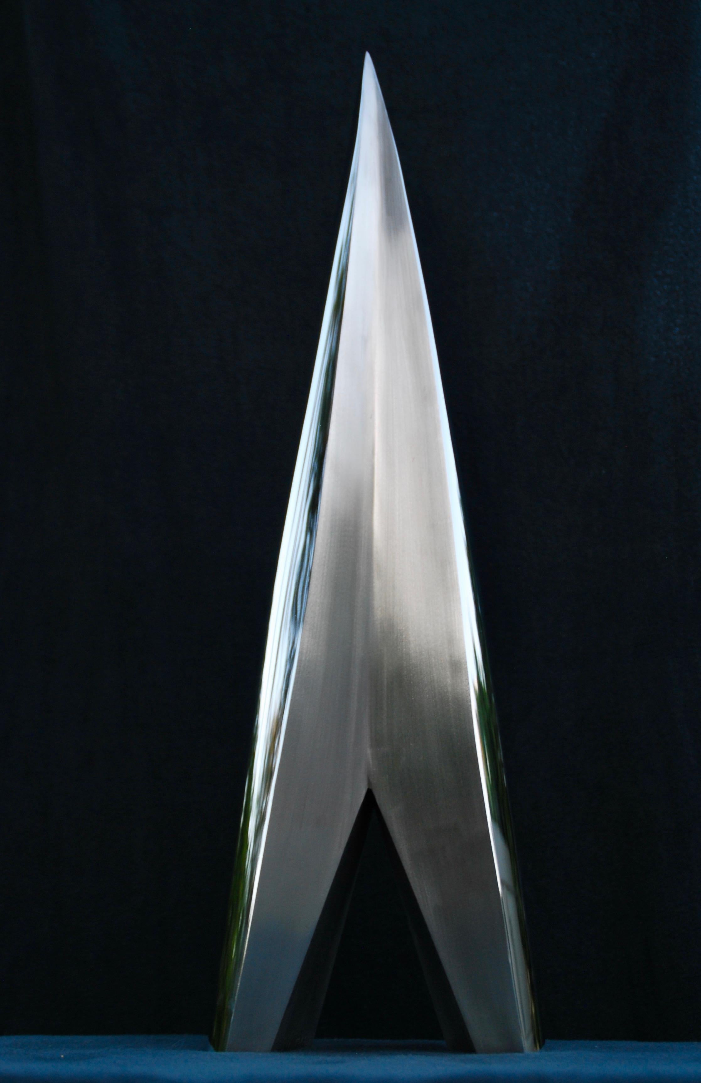 Santiago Medina - RED PINNACLE TABLE TOP, Sculpture 2022 For Sale 3